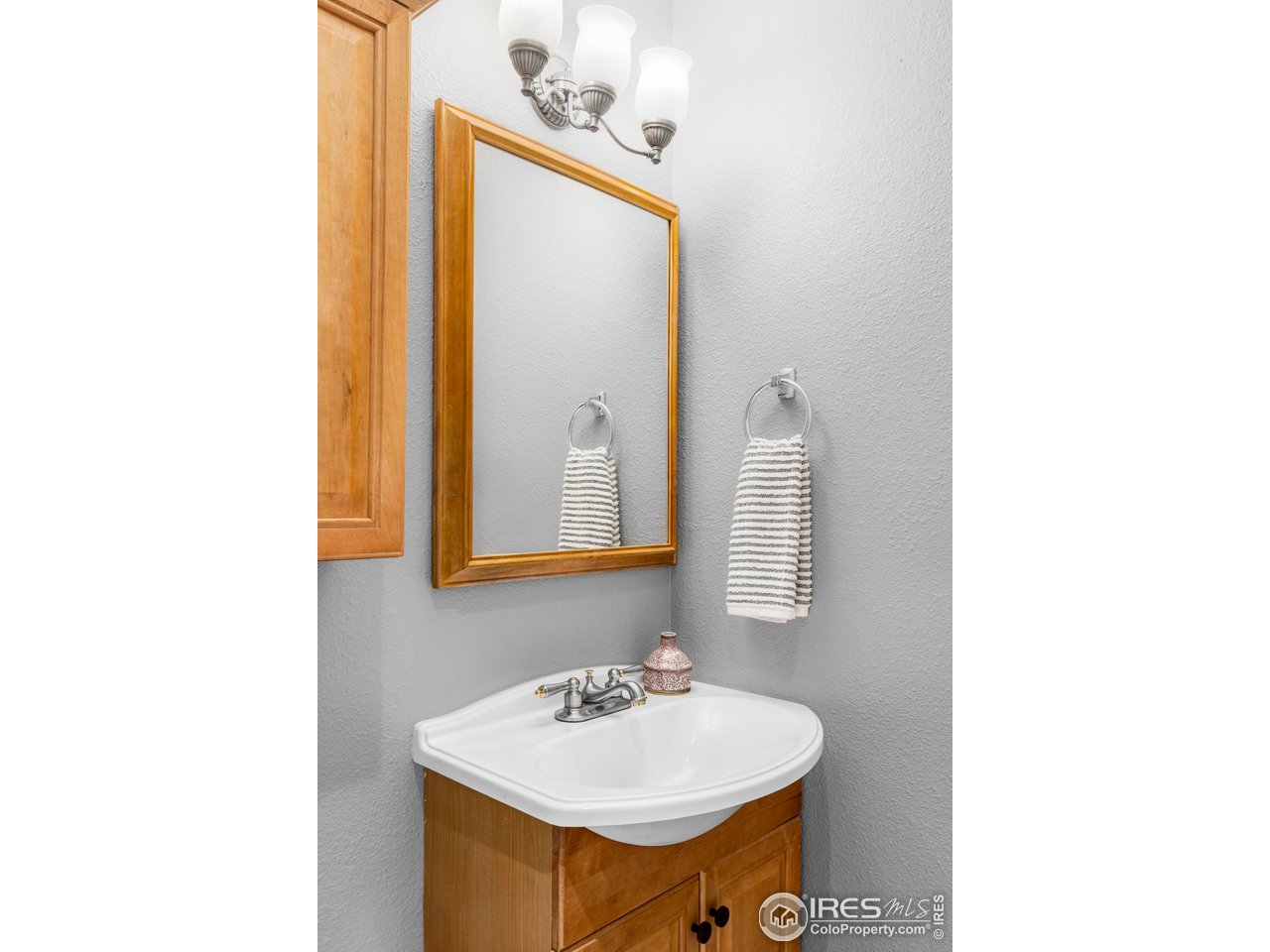 3393 Madison Ave W-128