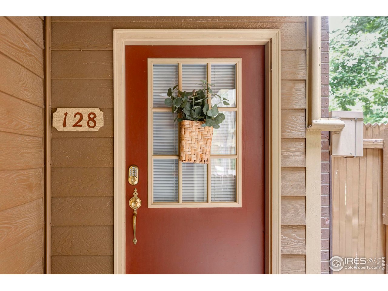 3393 Madison Ave W-128