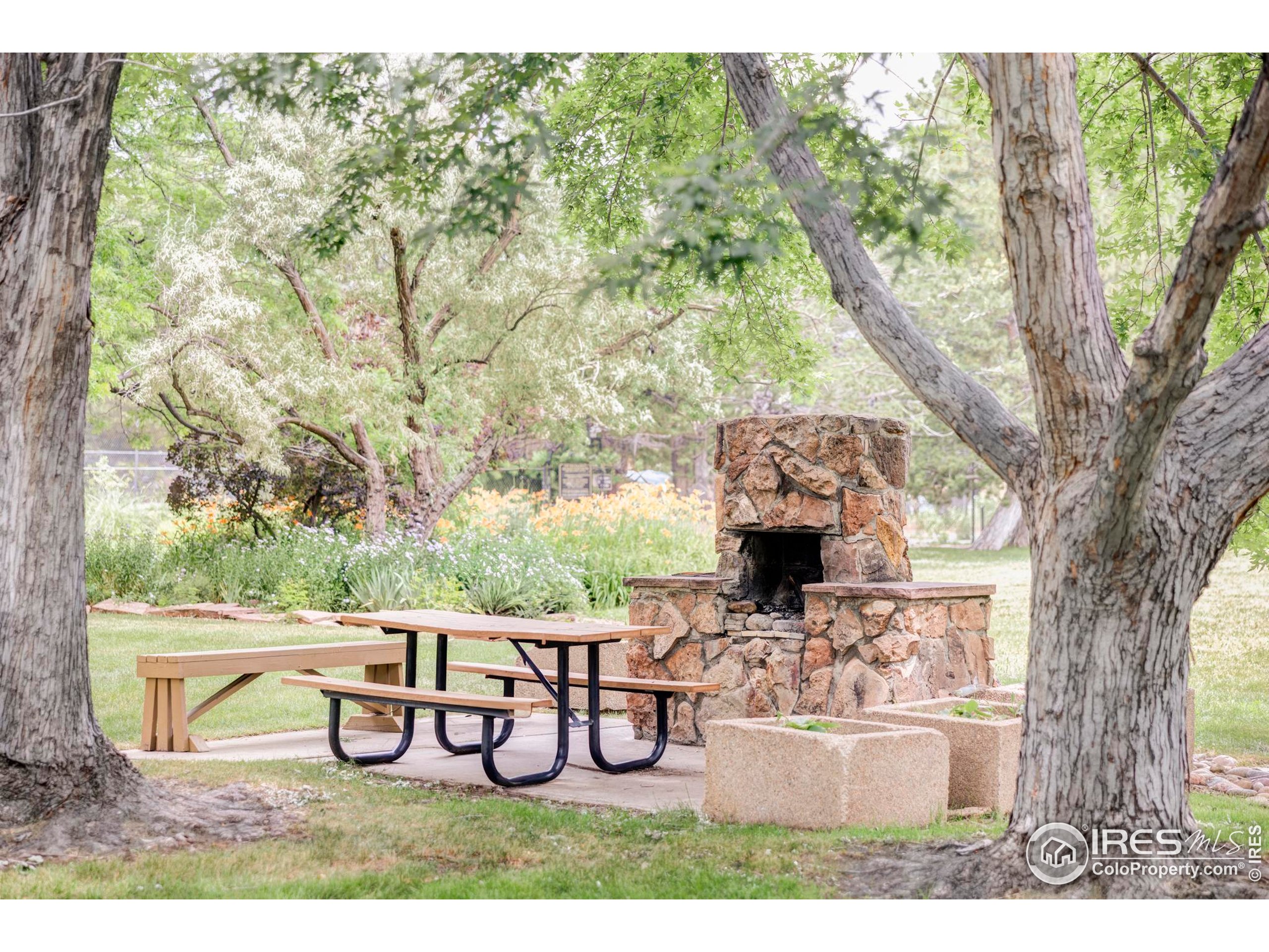 3393 Madison Ave W-128