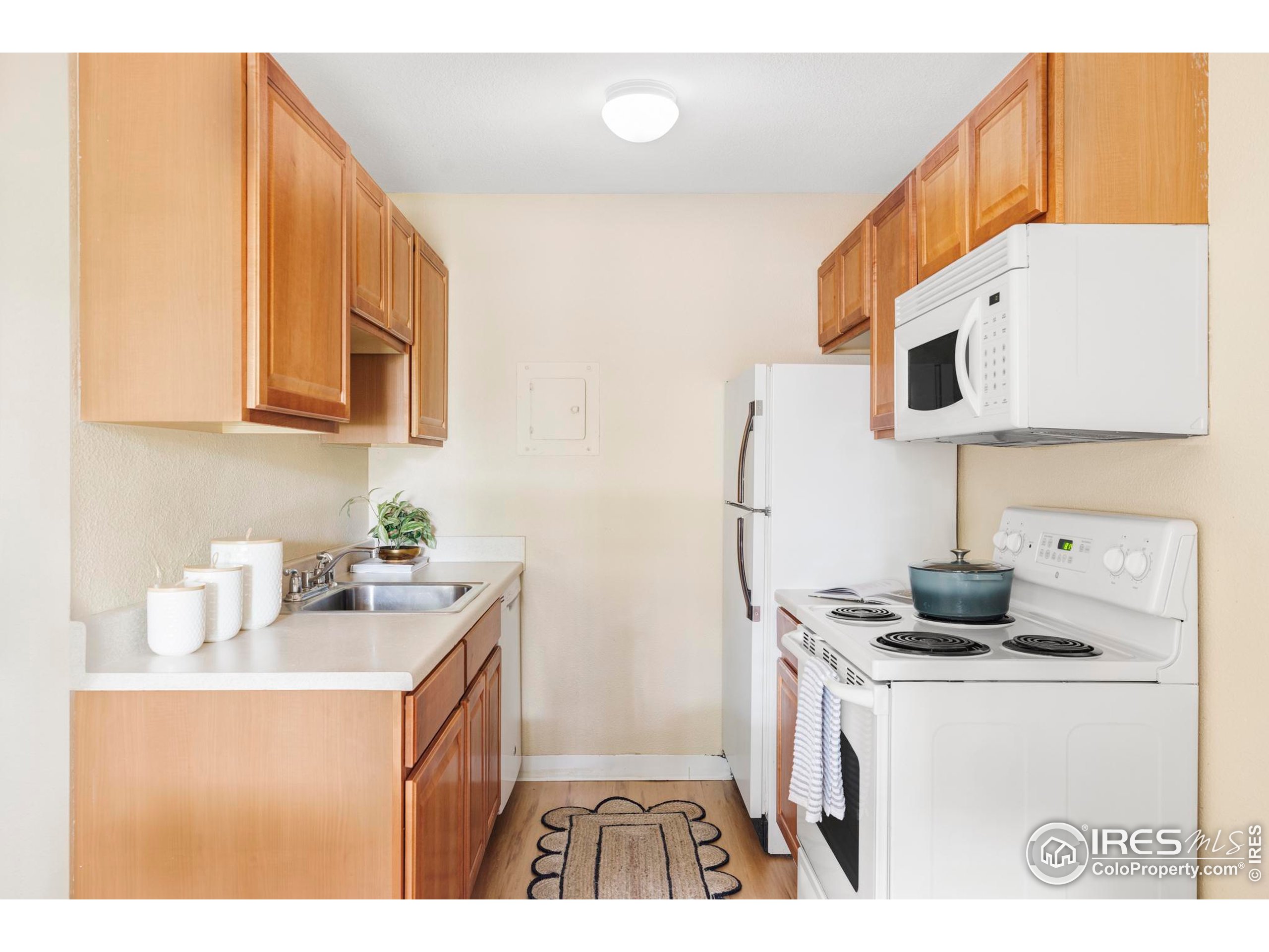 3393 Madison Ave W-128