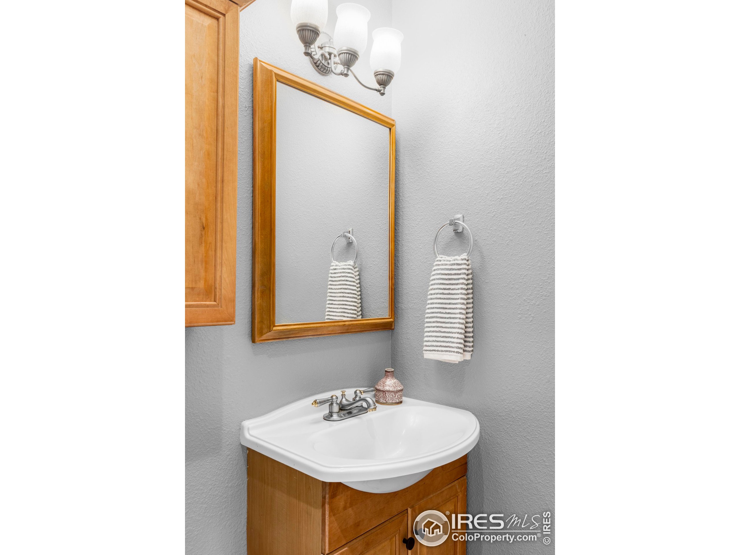 3393 Madison Ave W-128