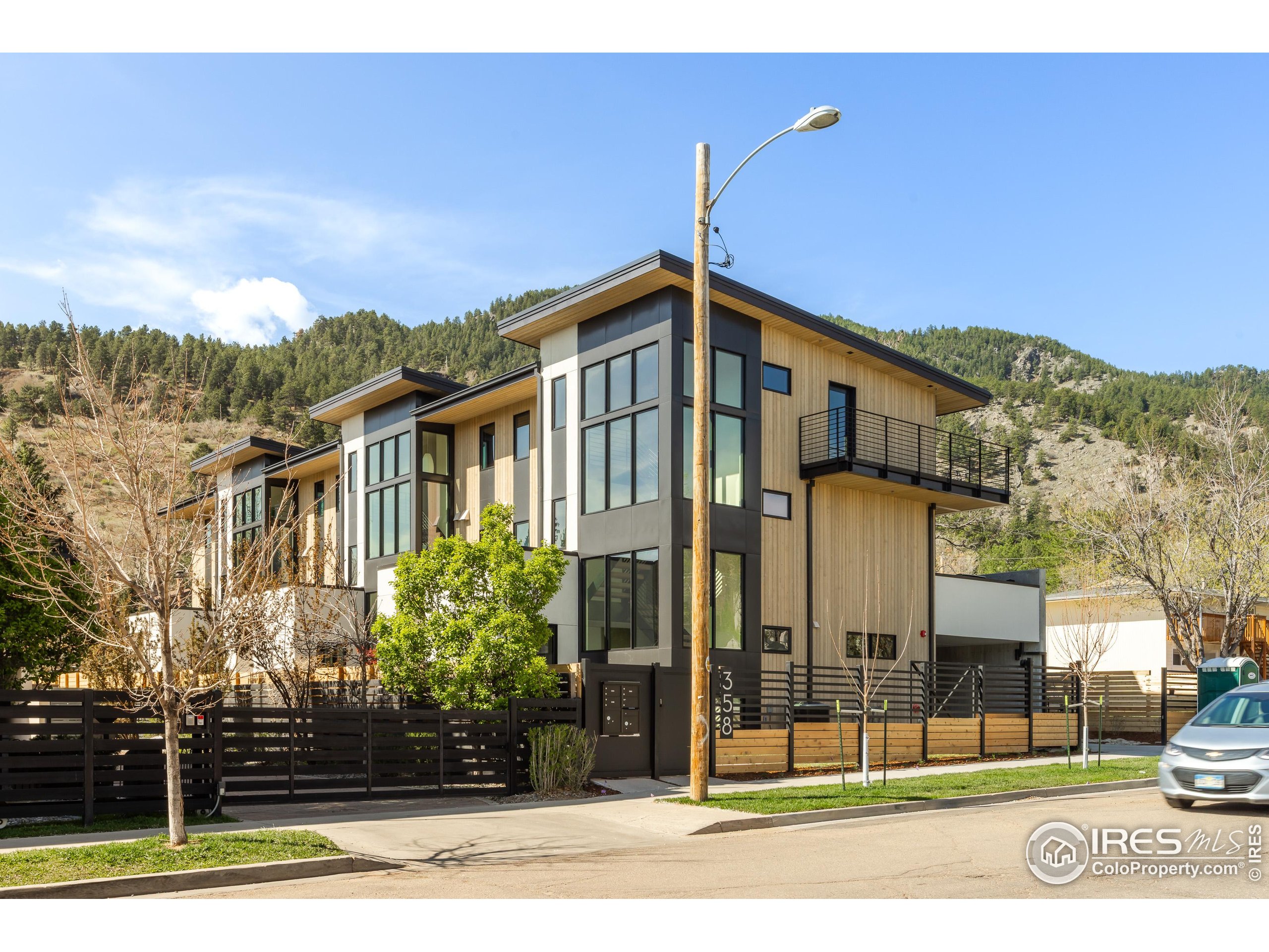358 Arapahoe Ave B
