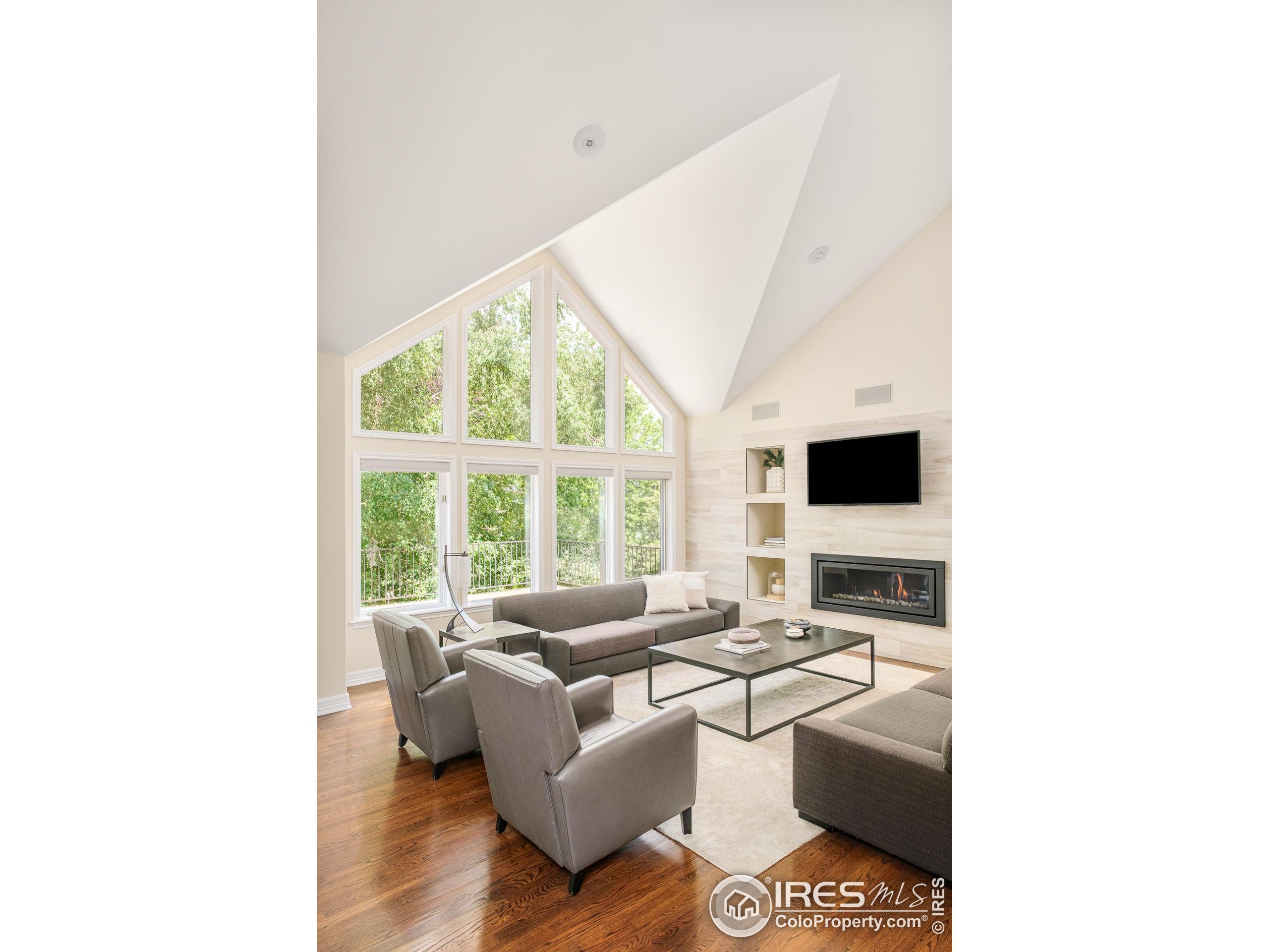1323 Swallow Ct