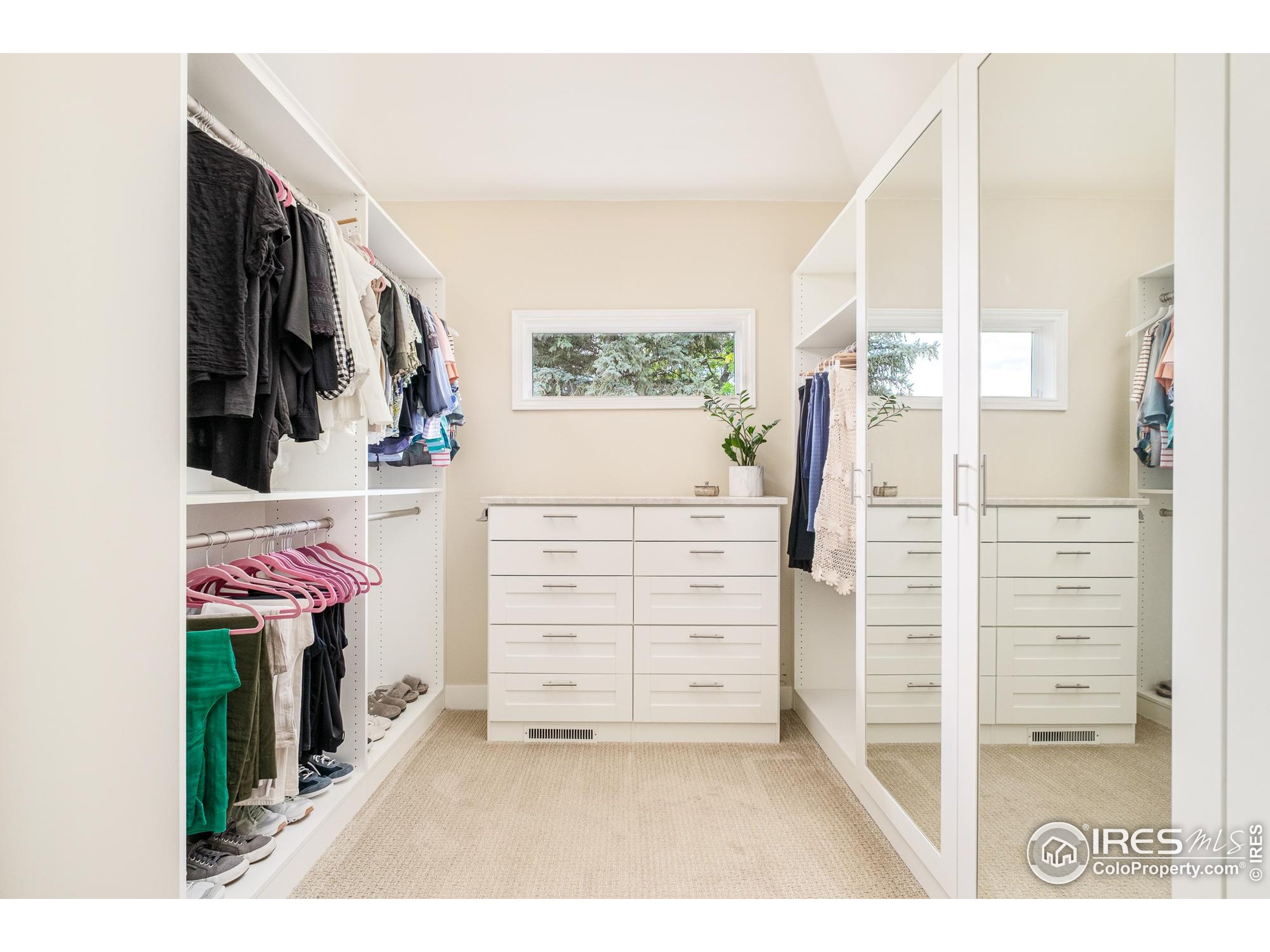 1323 Swallow Ct