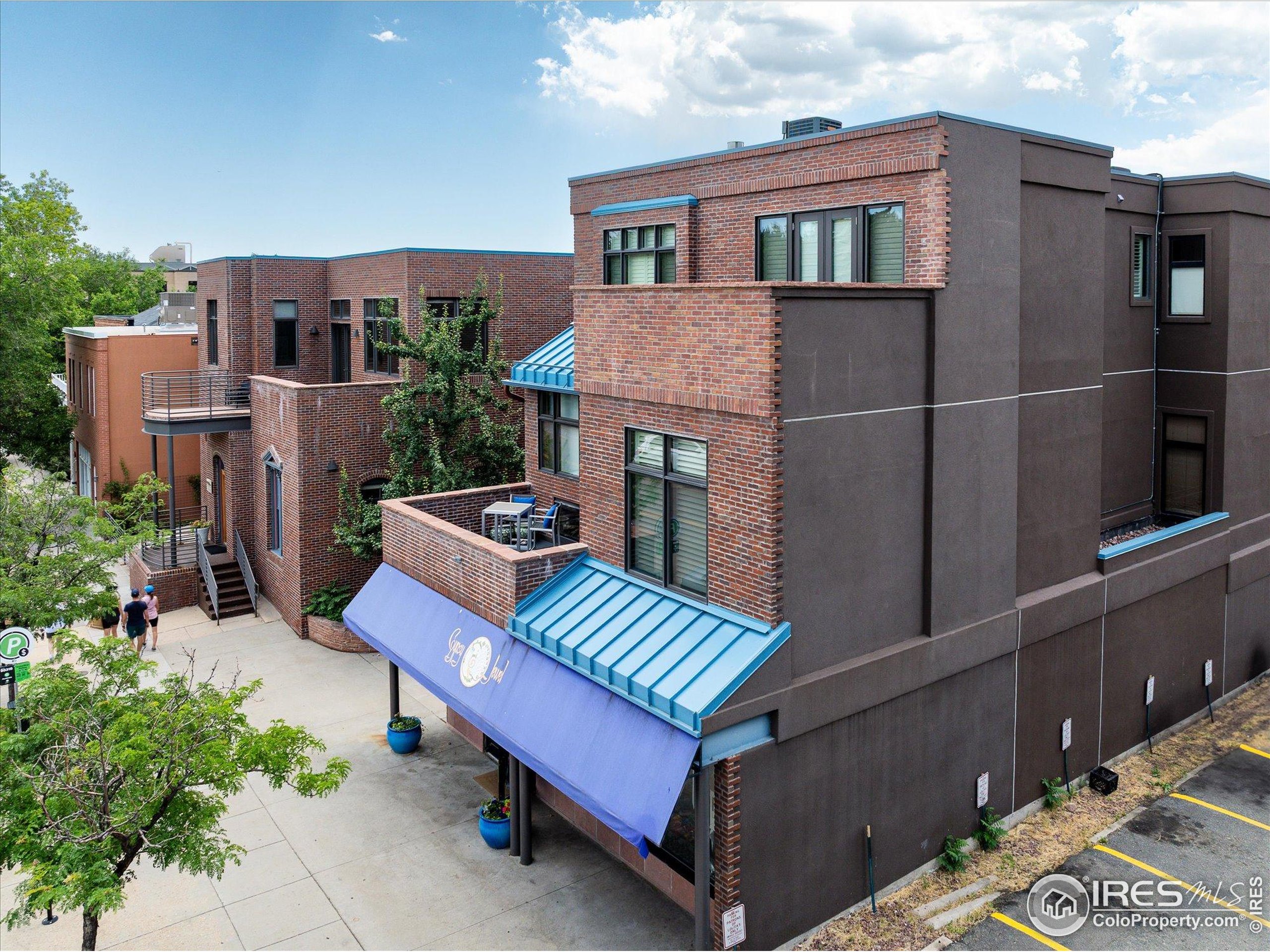 820 Pearl St E