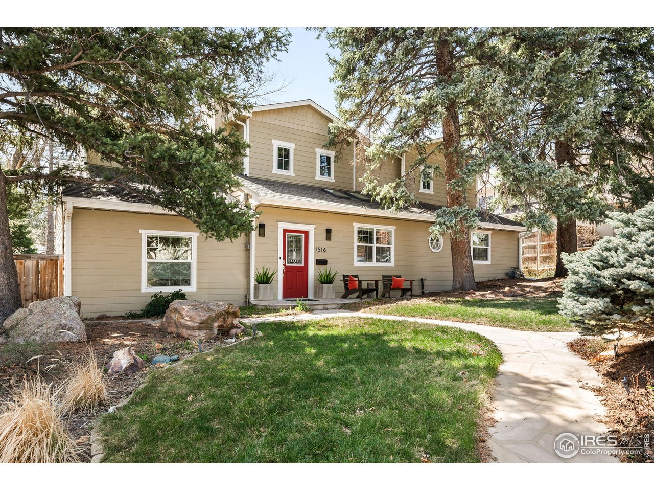 1516 Columbine Ave