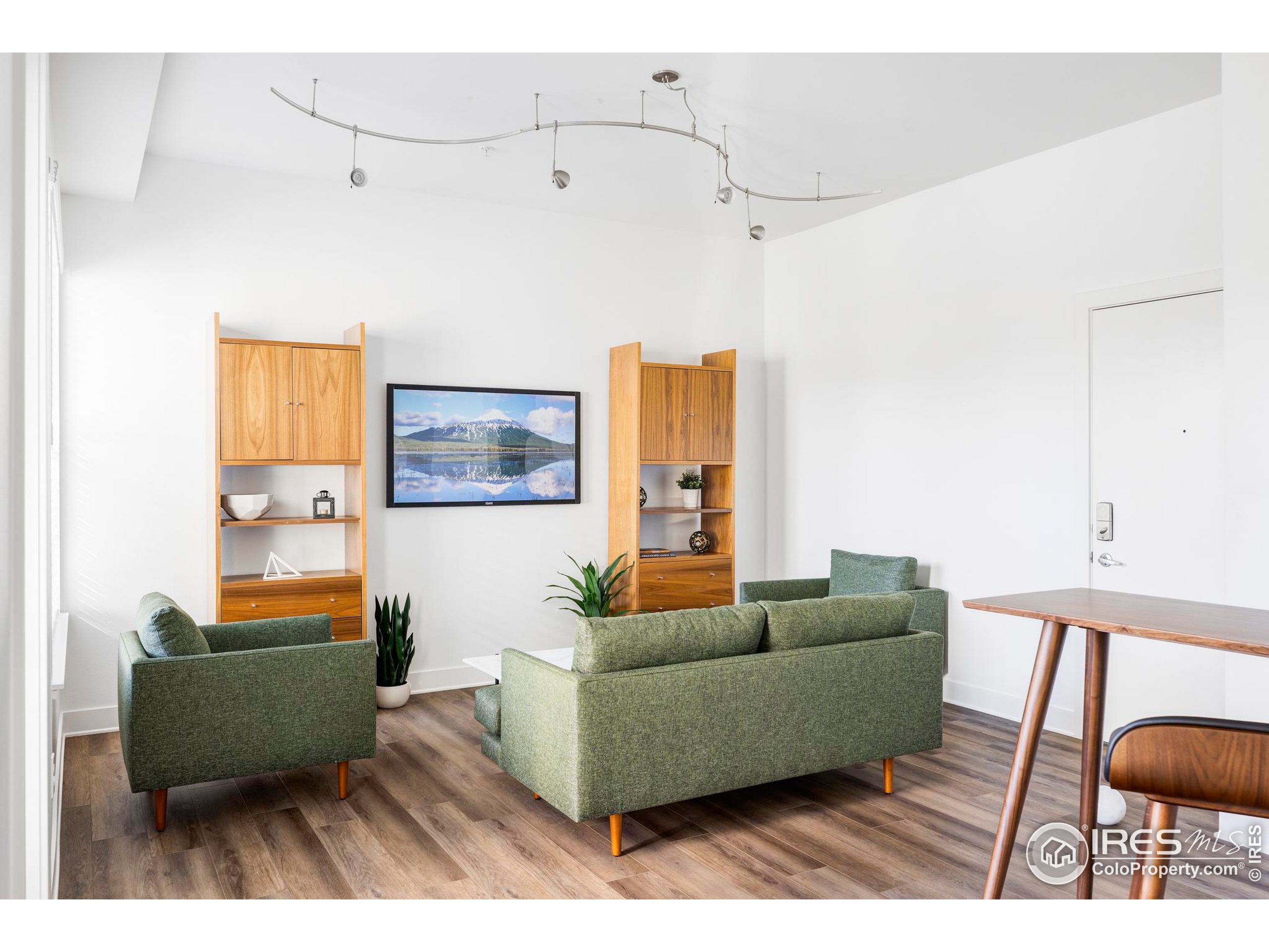 1707 Walnut St 208