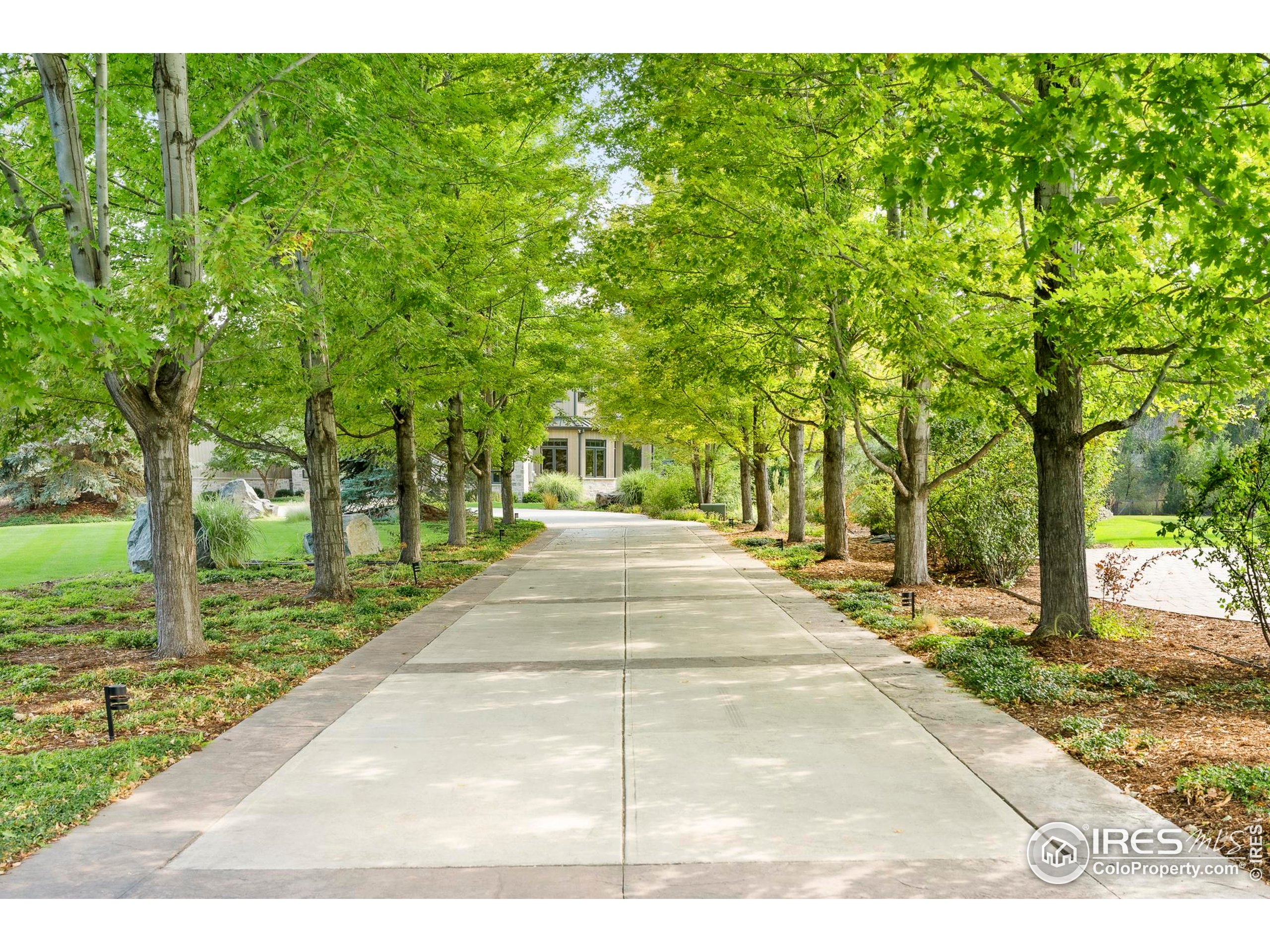 2158 Tamarack Ave