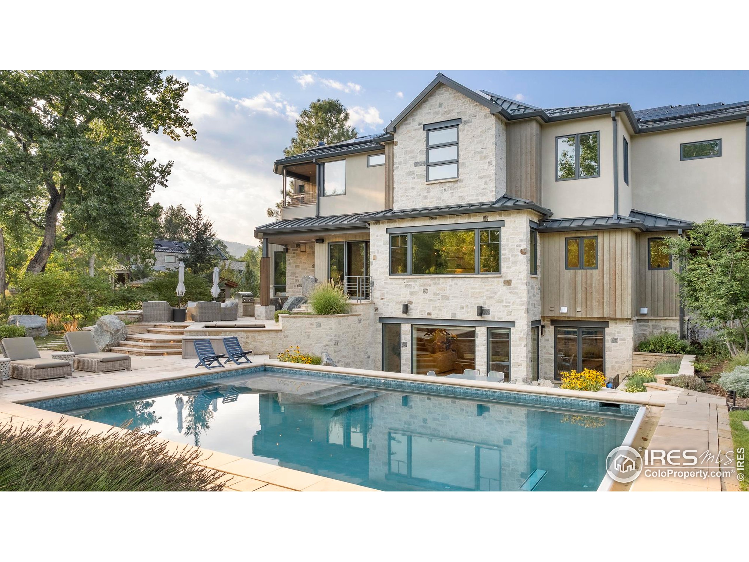 2158 Tamarack Ave
