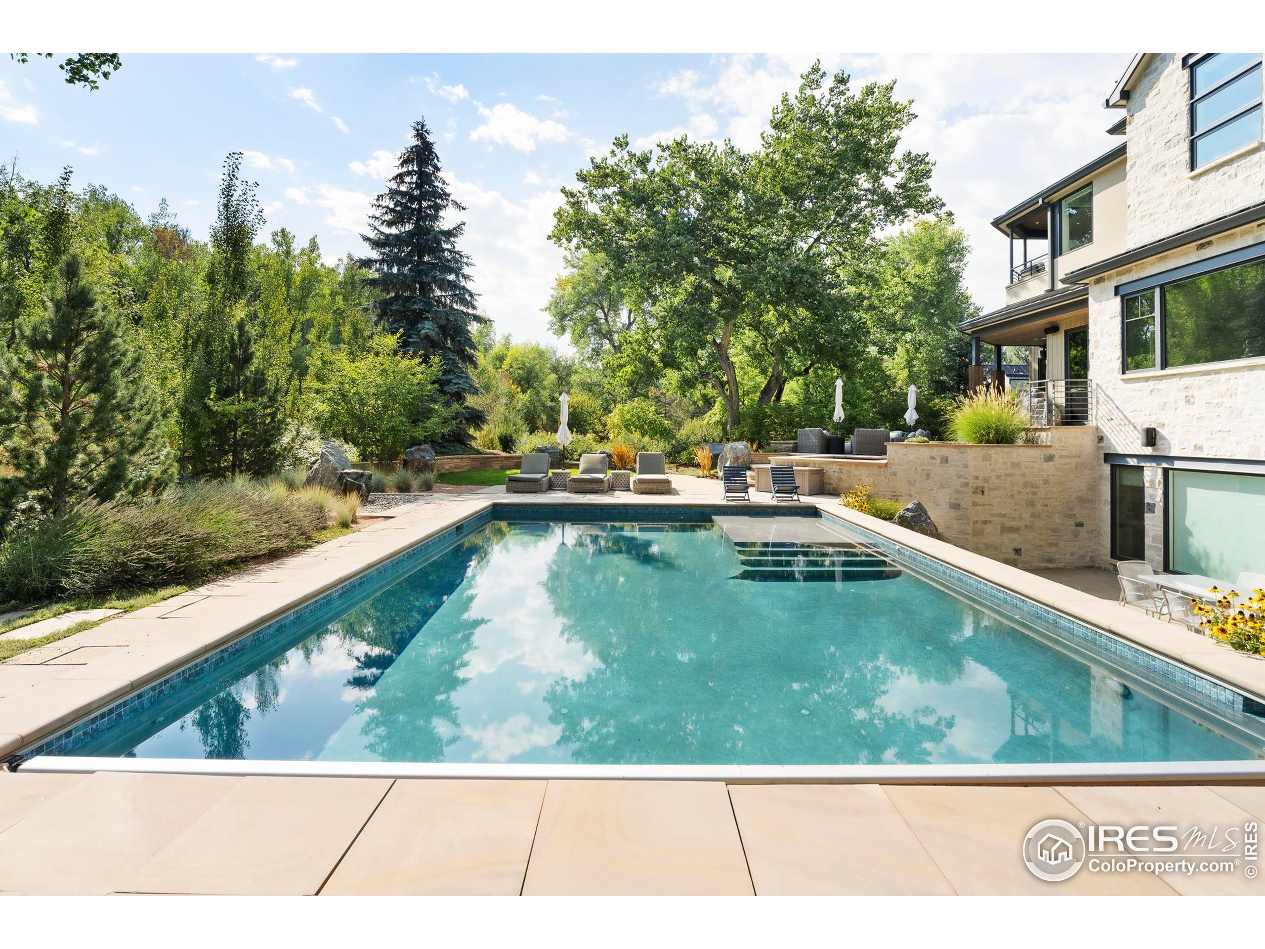 2158 Tamarack Ave