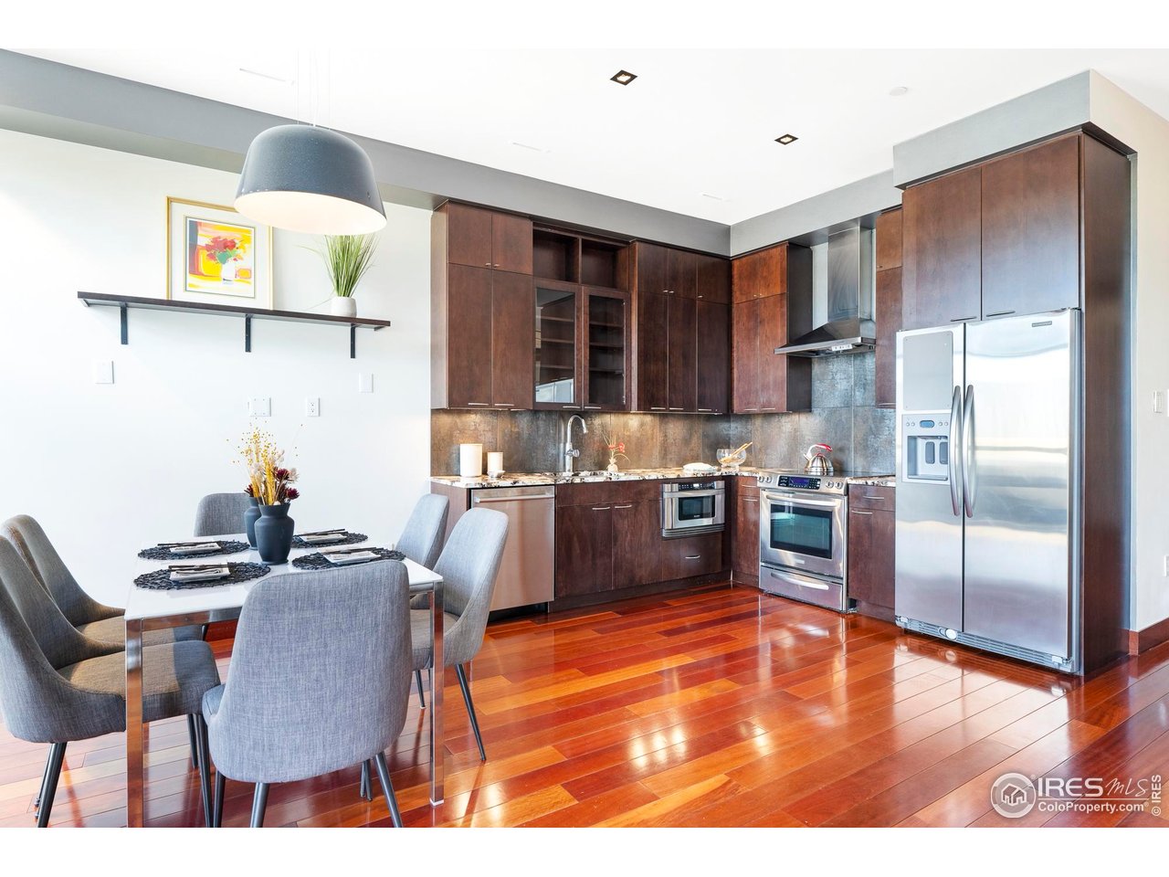 1155 Canyon Blvd 207