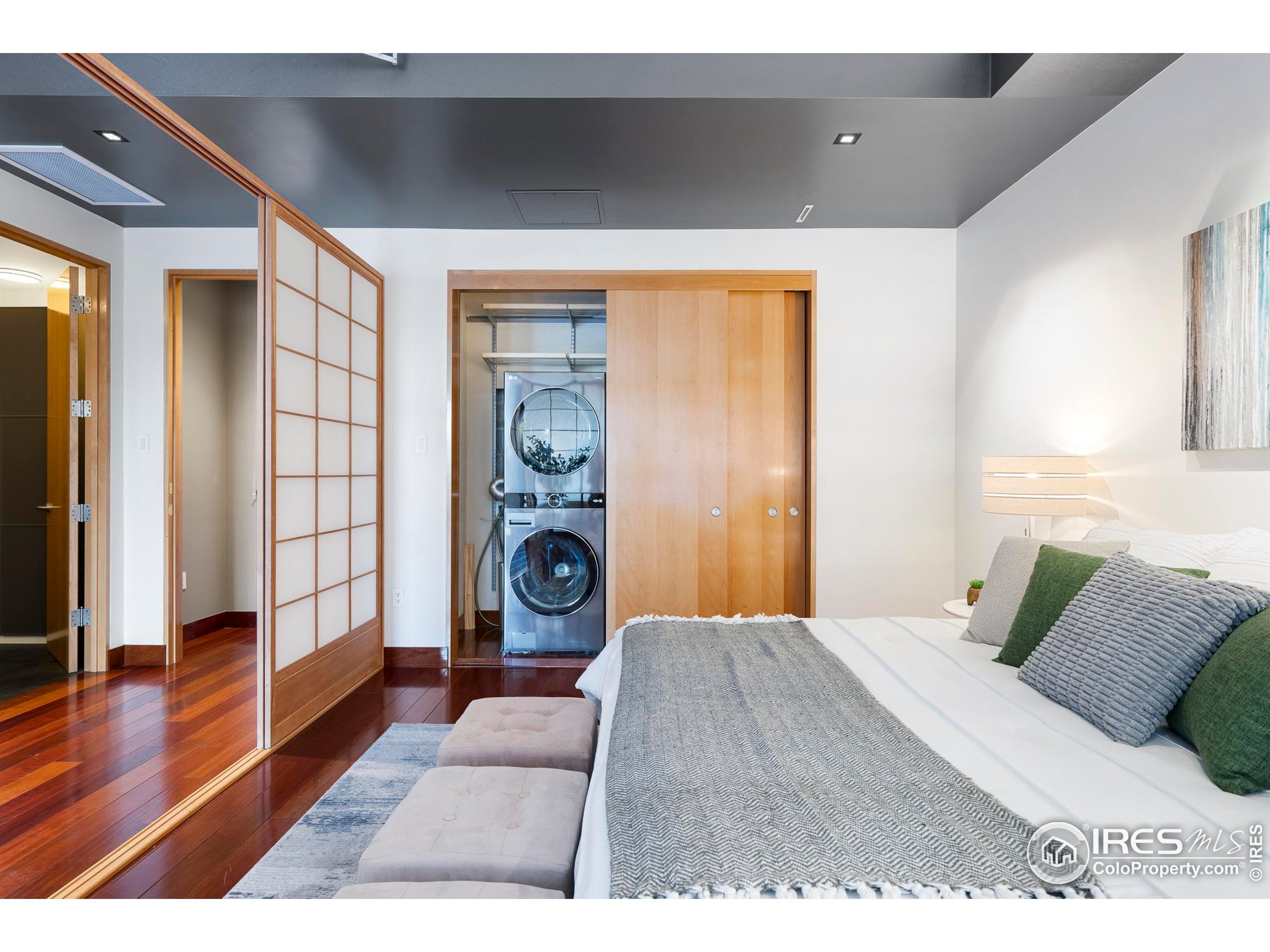 1155 Canyon Blvd 207