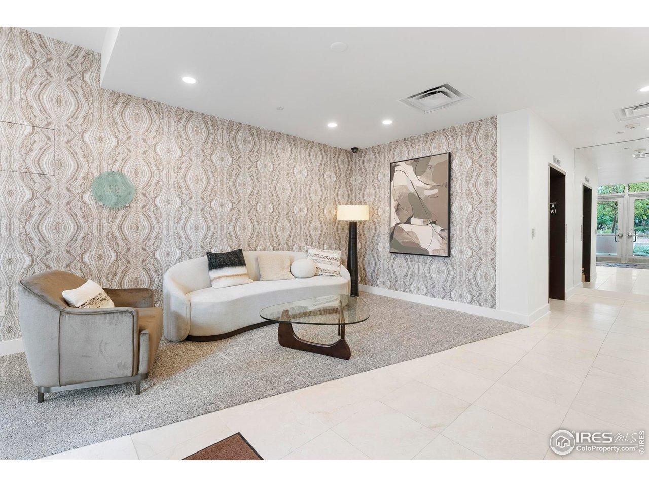 1155 Canyon Blvd 207