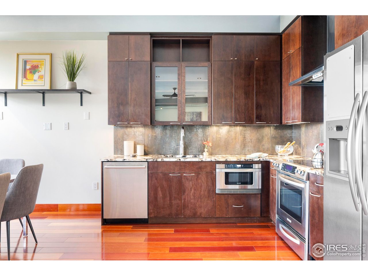 1155 Canyon Blvd 207