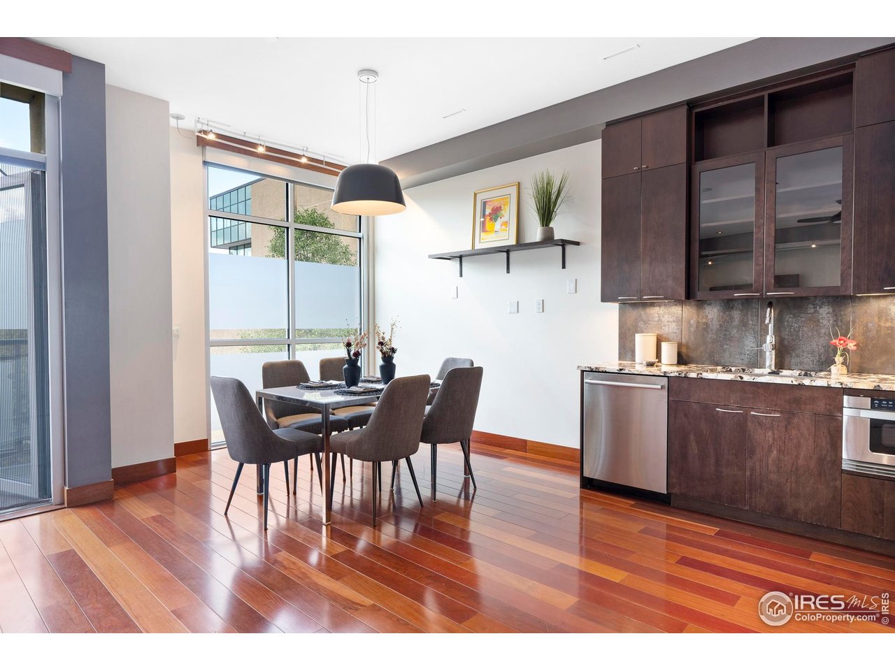 1155 Canyon Blvd 207