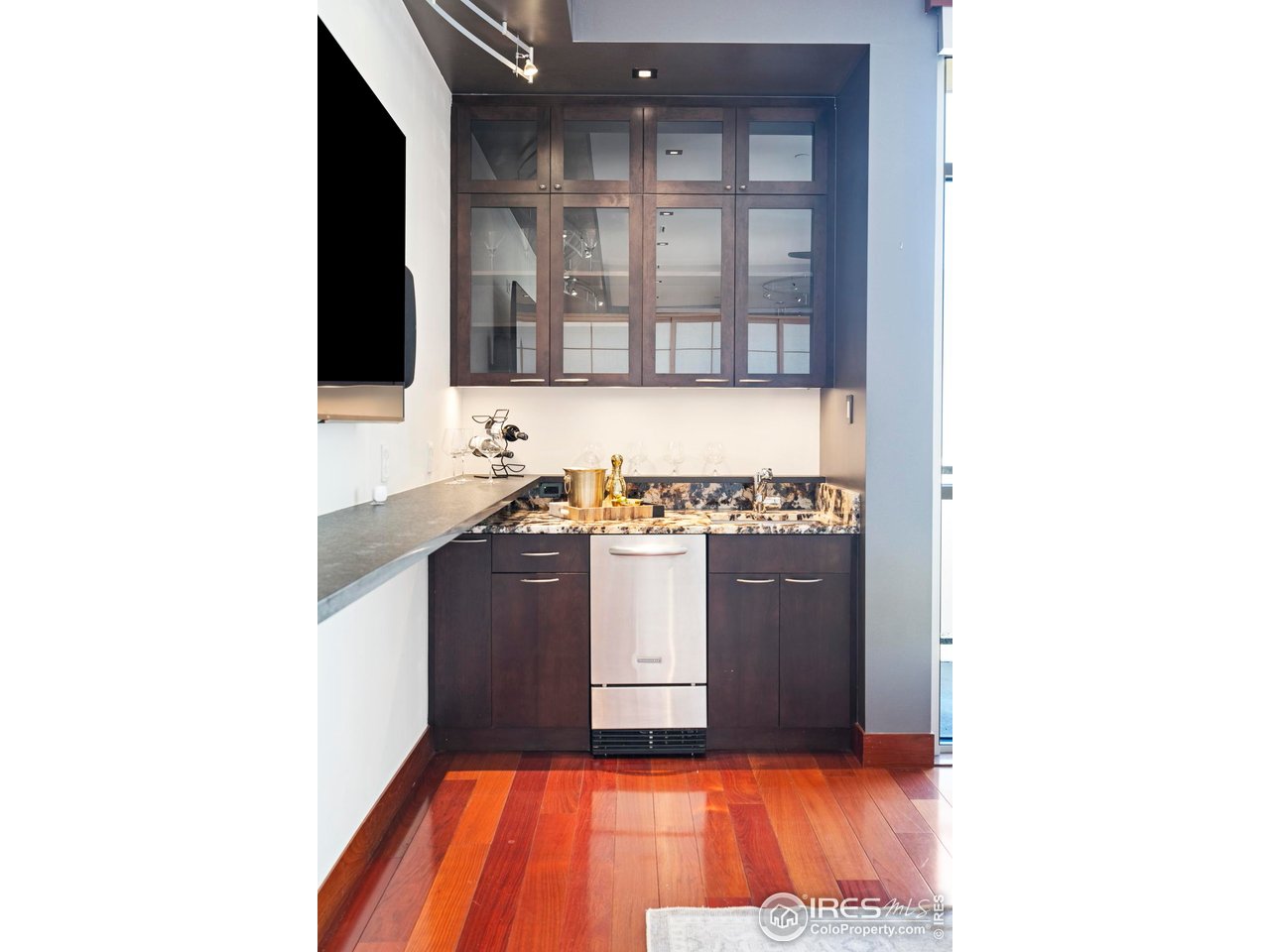 1155 Canyon Blvd 207