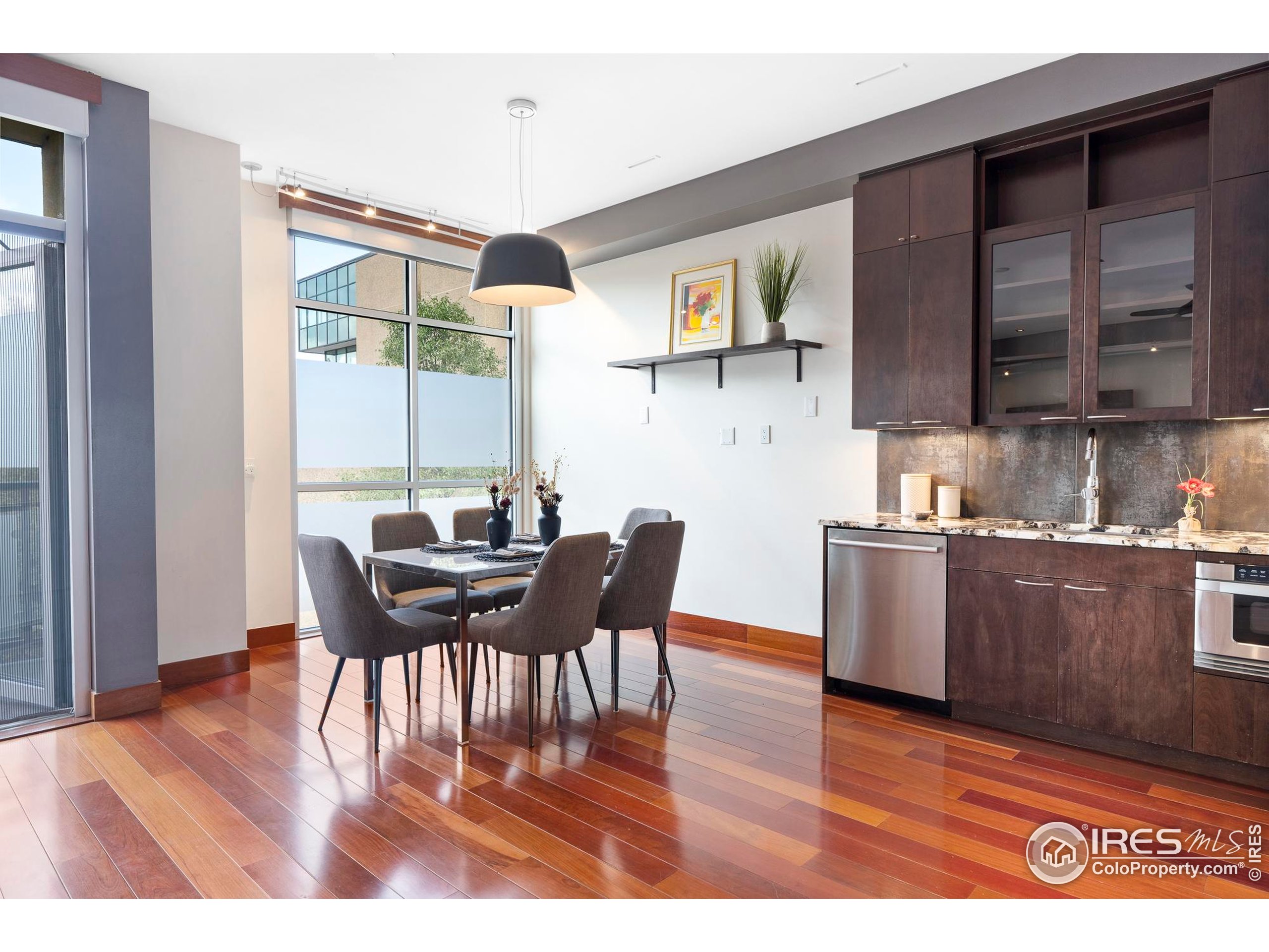 1155 Canyon Blvd 207