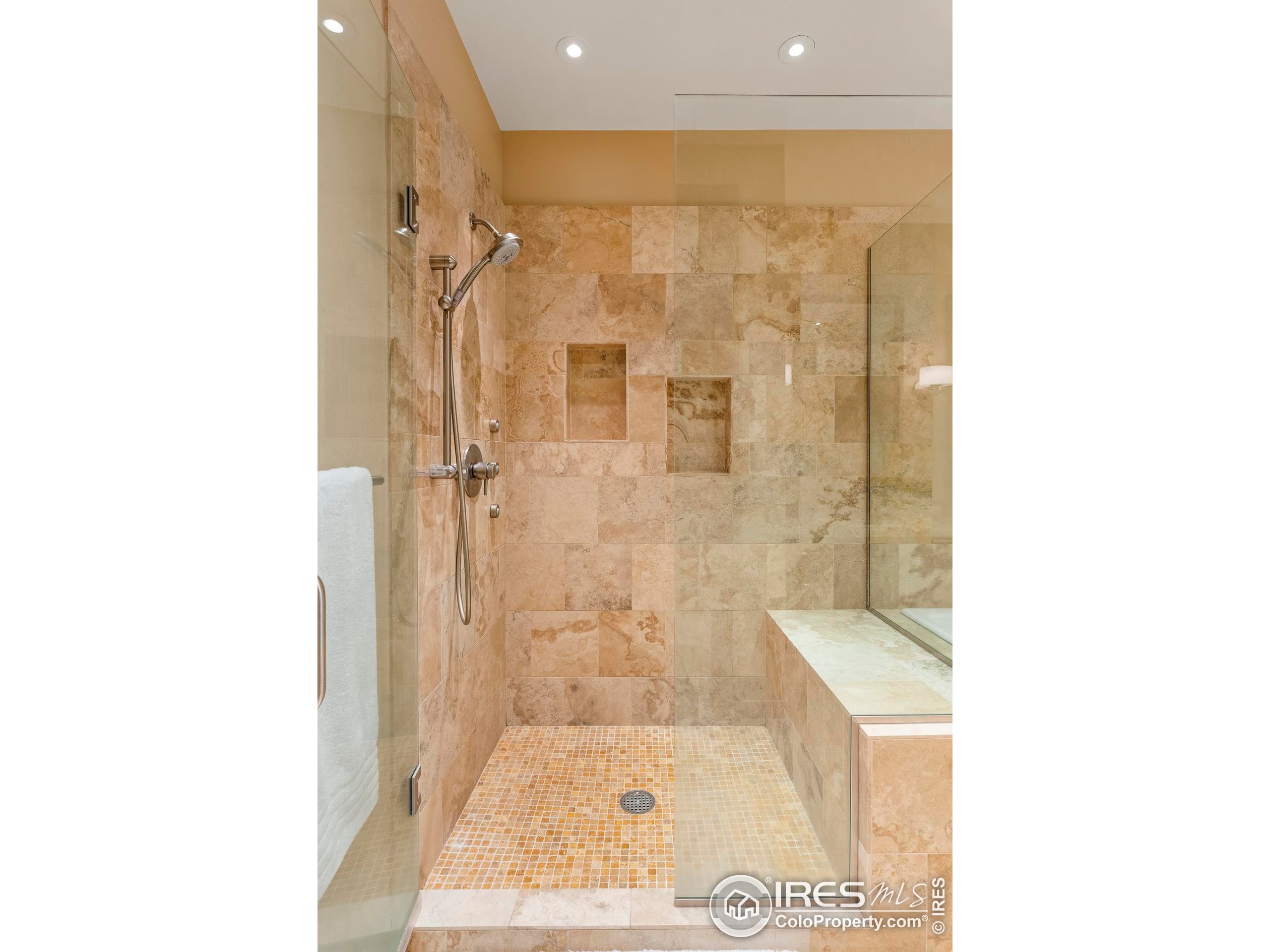 1077 Canyon Blvd 304