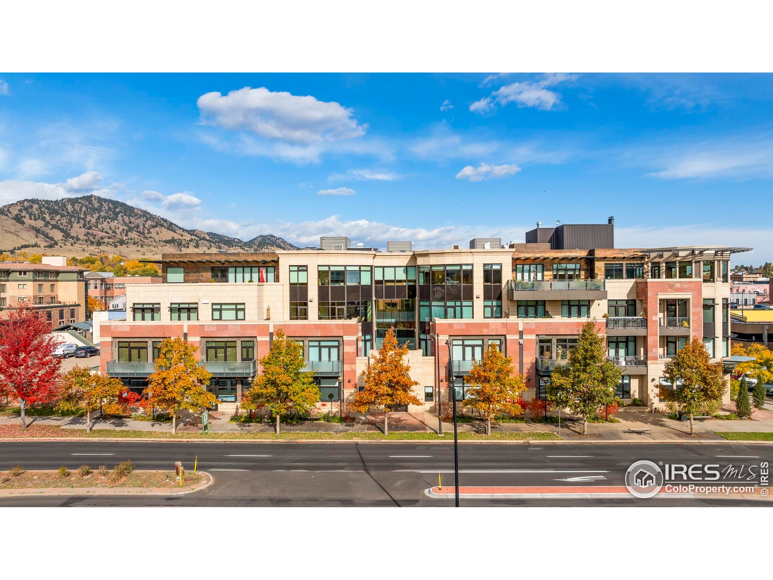 1077 Canyon Blvd 304