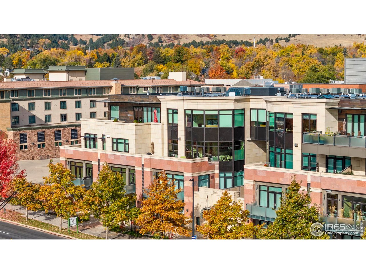 1077 Canyon Blvd 304