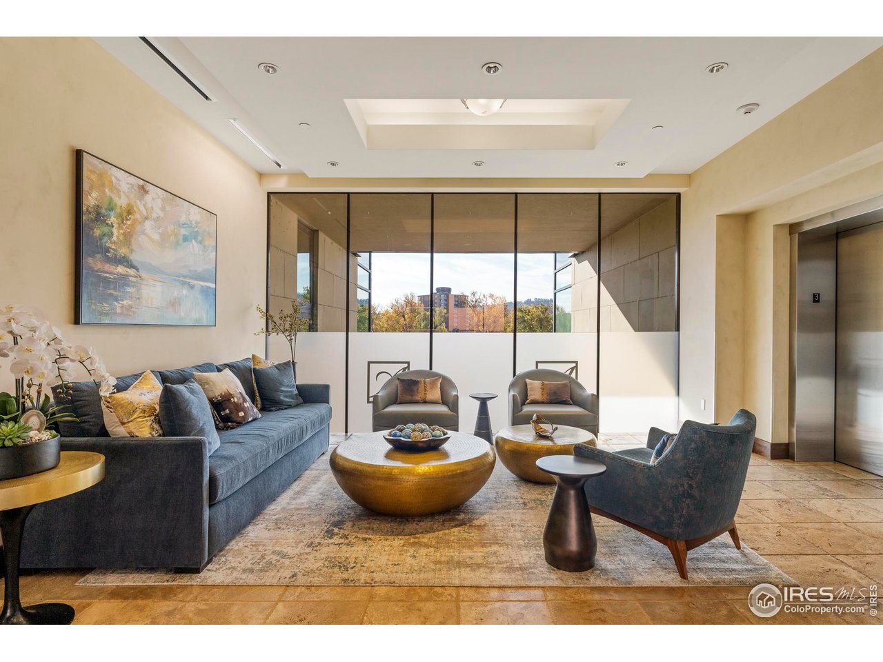 1077 Canyon Blvd 304