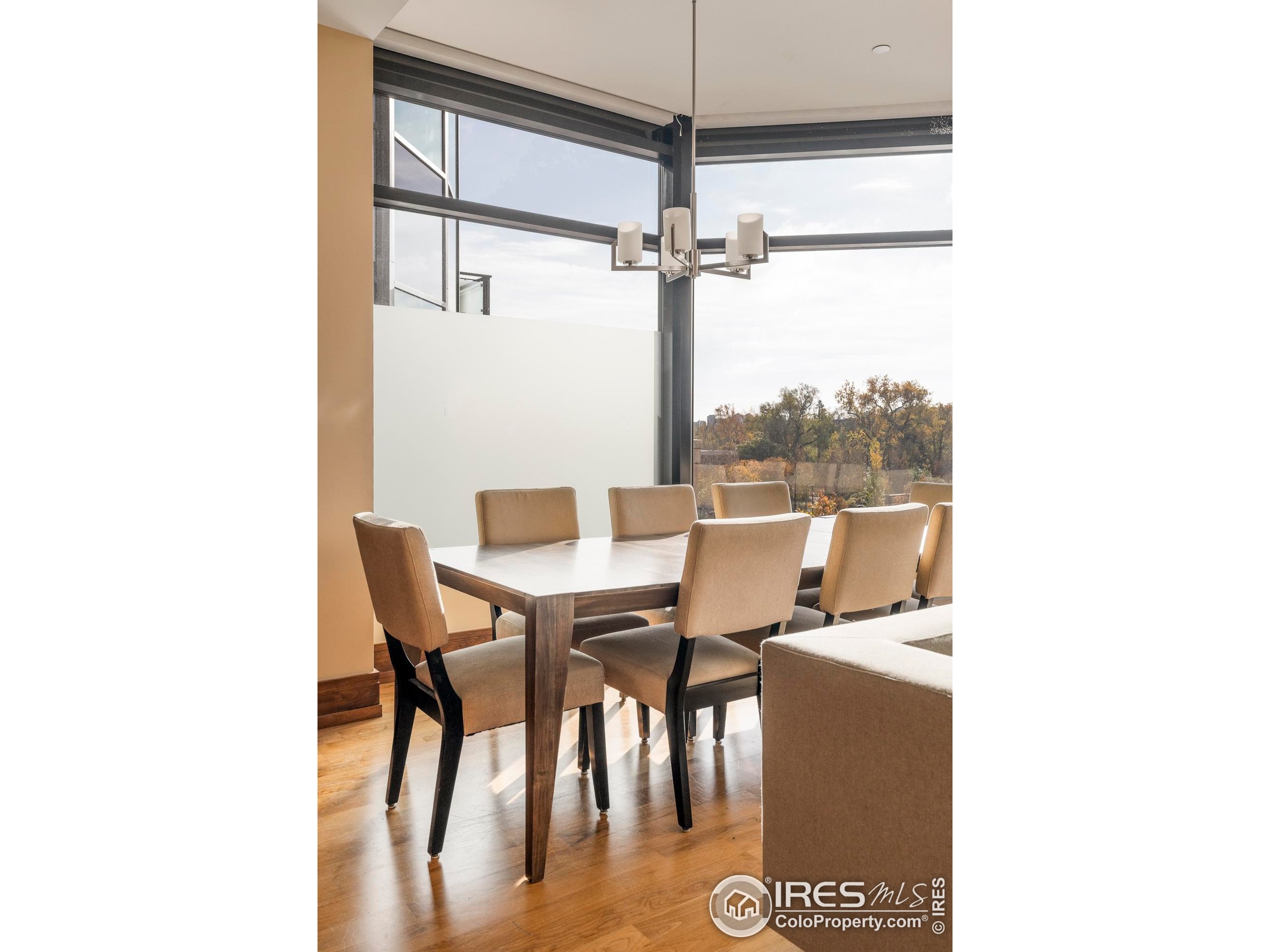 1077 Canyon Blvd 304