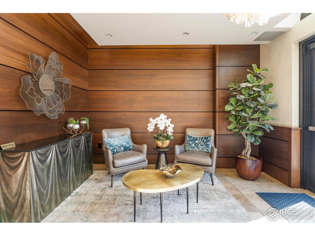 1077 Canyon Blvd 304