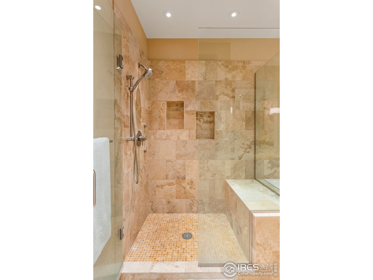 1077 Canyon Blvd 304