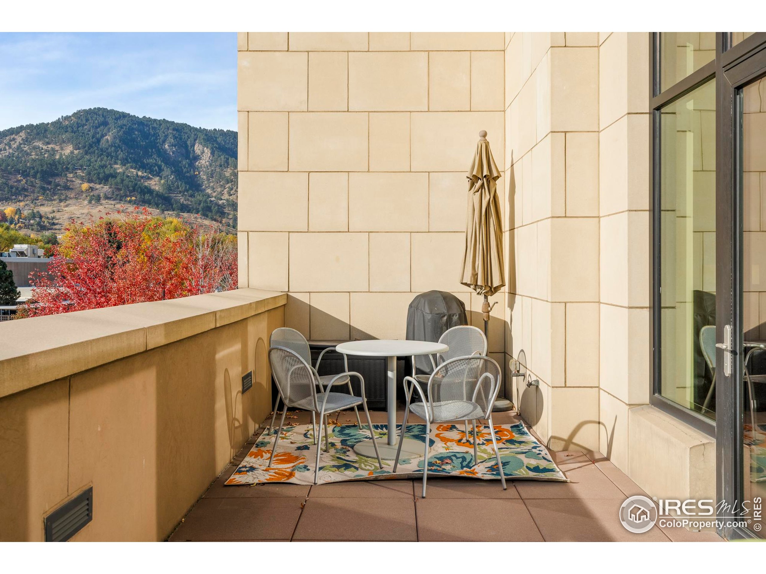 1077 Canyon Blvd 304