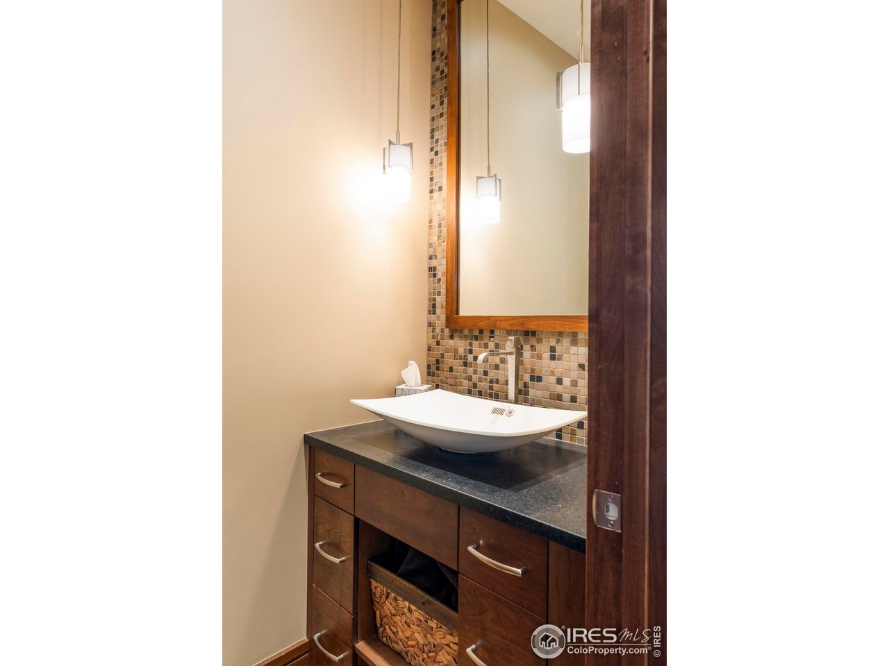 1077 Canyon Blvd 304