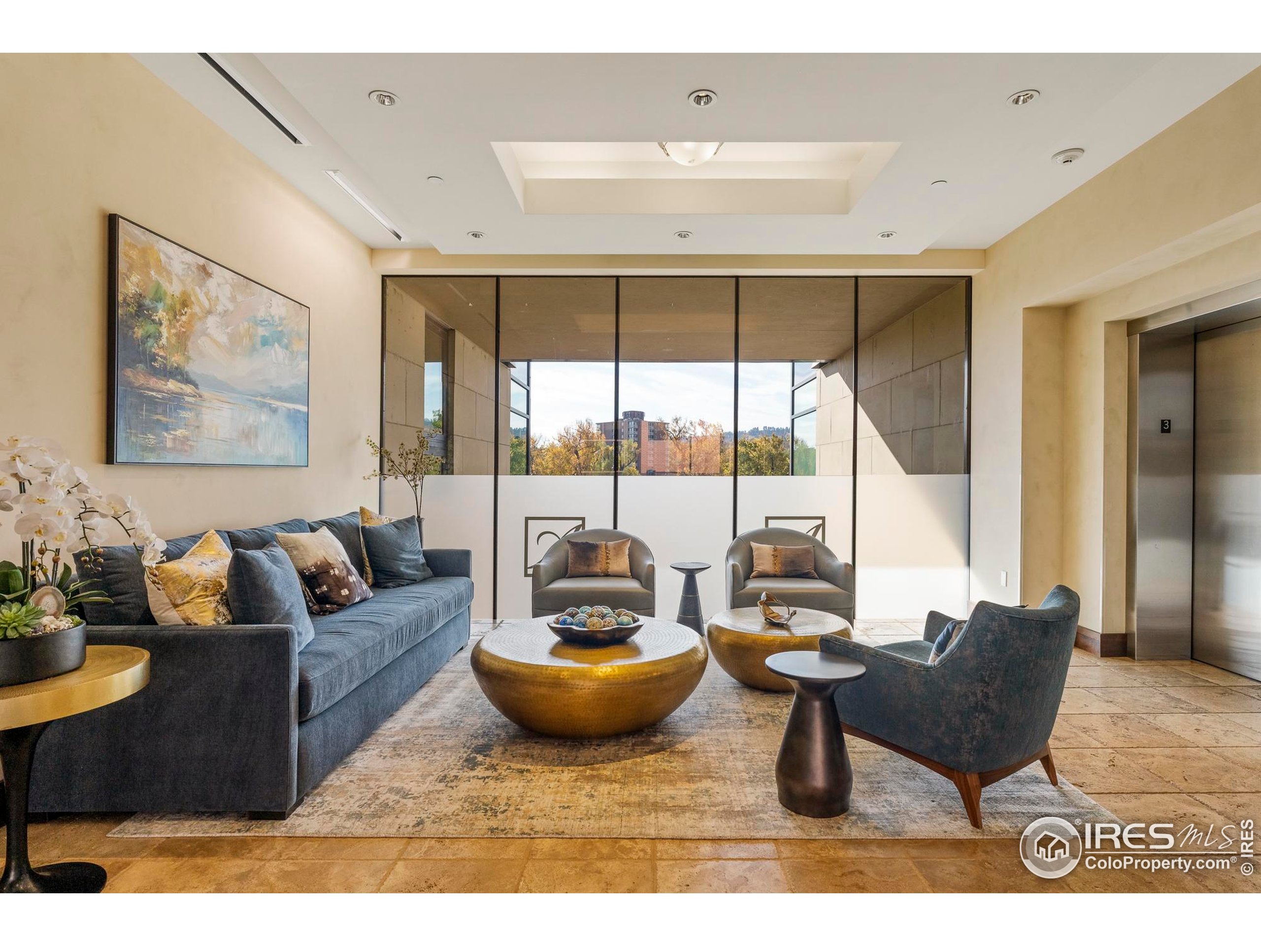 1077 Canyon Blvd 304