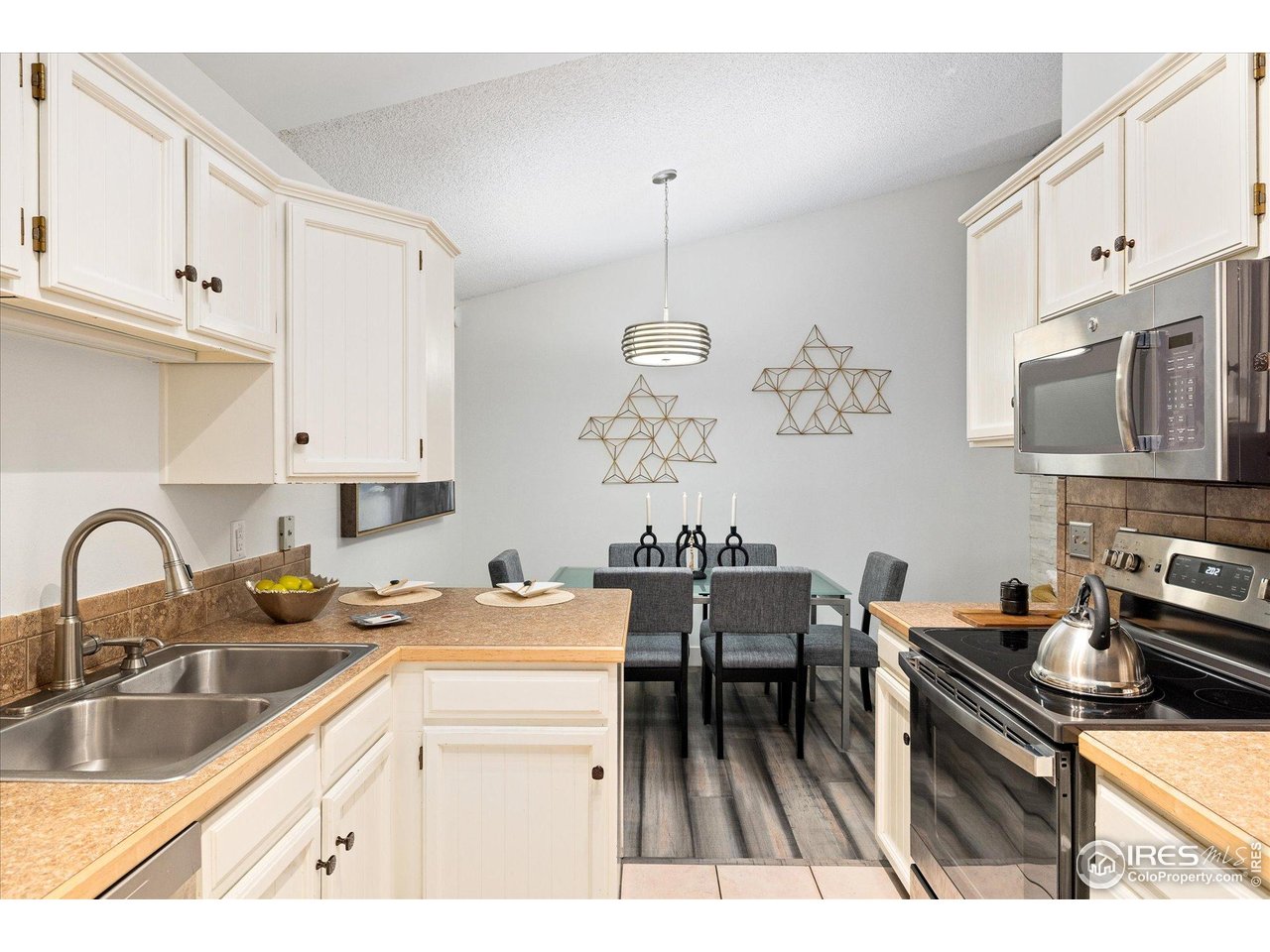 3823 Paseo Del Prado