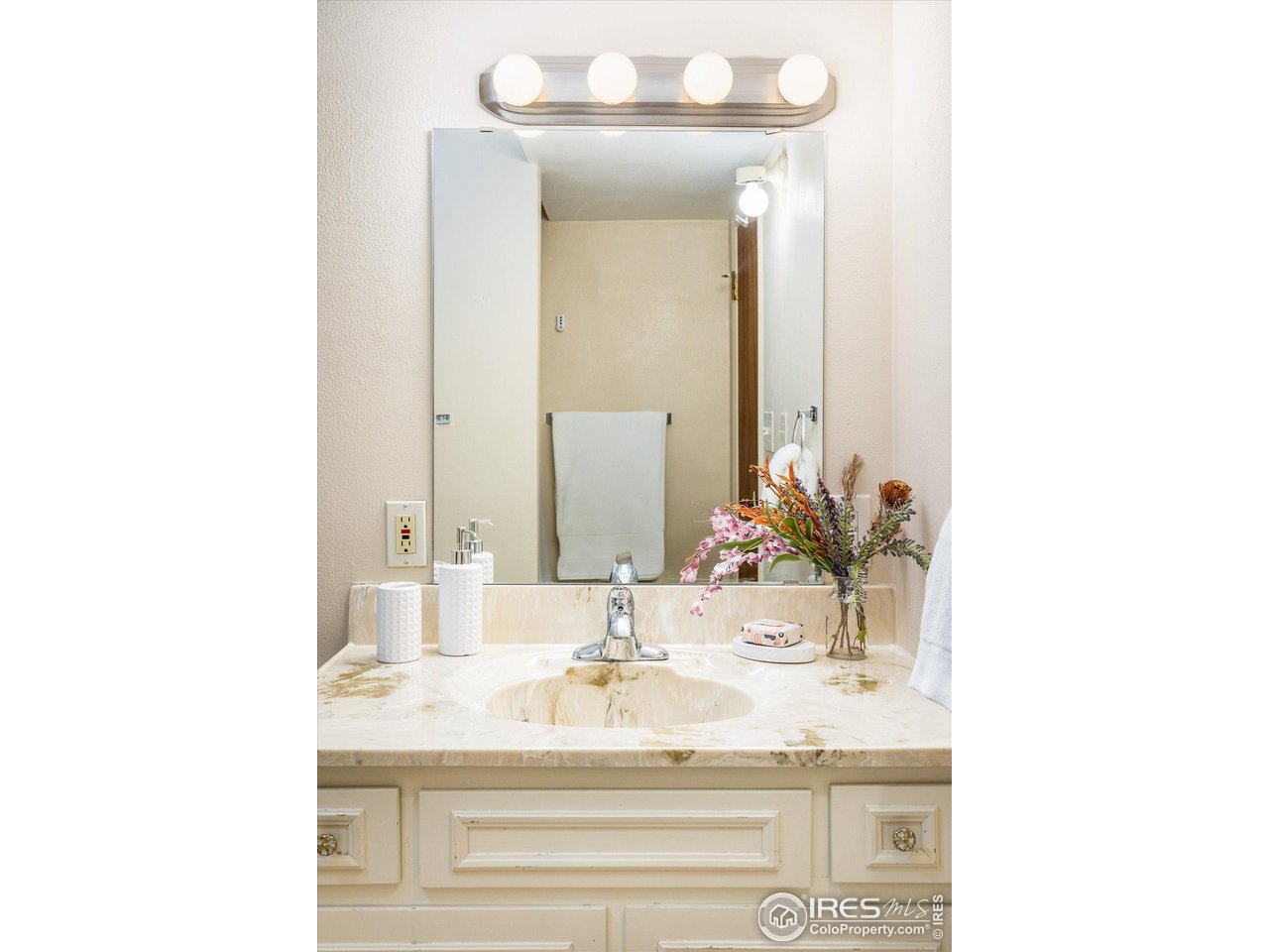 3823 Paseo Del Prado