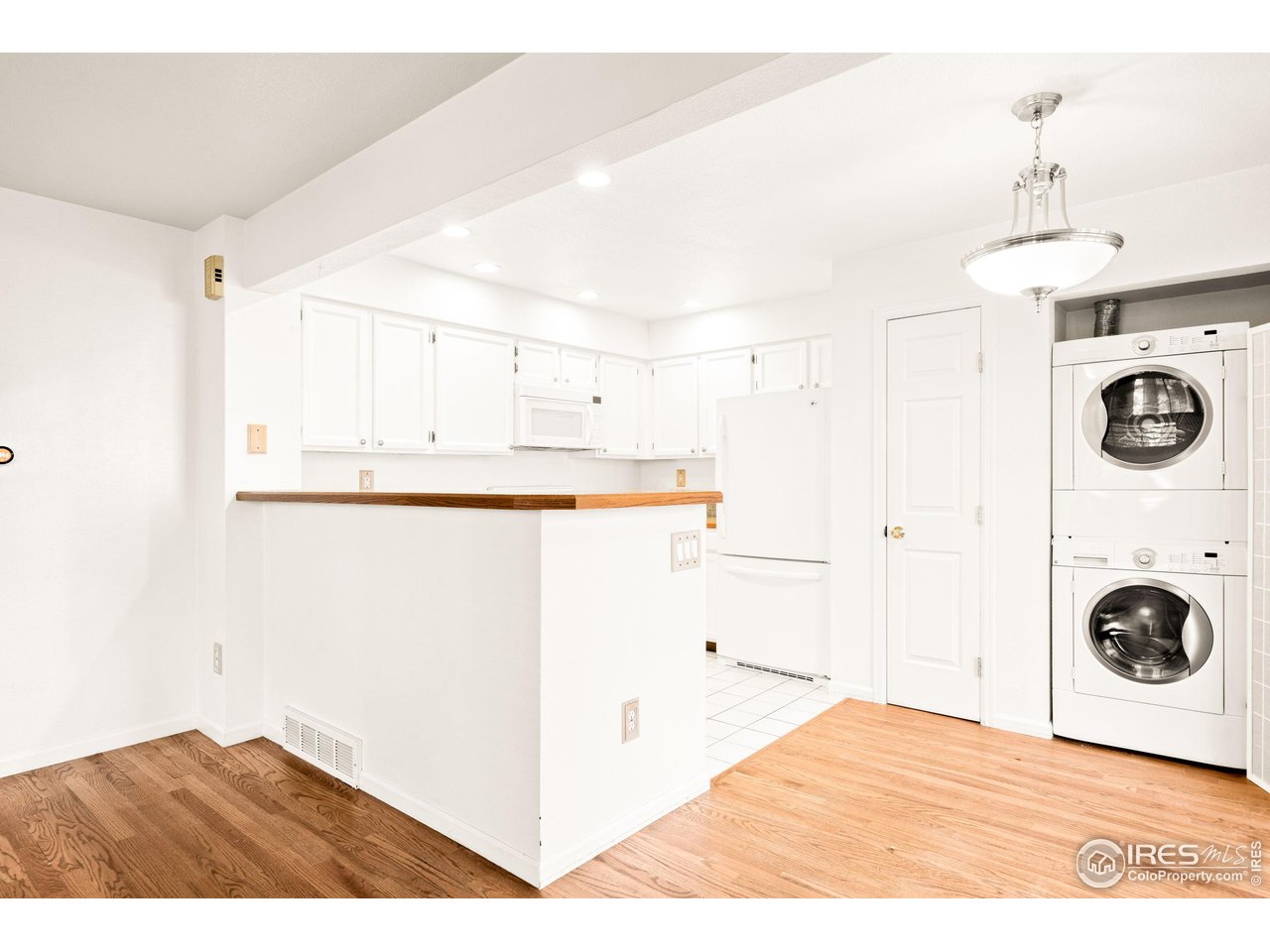 4819 White Rock Cir C