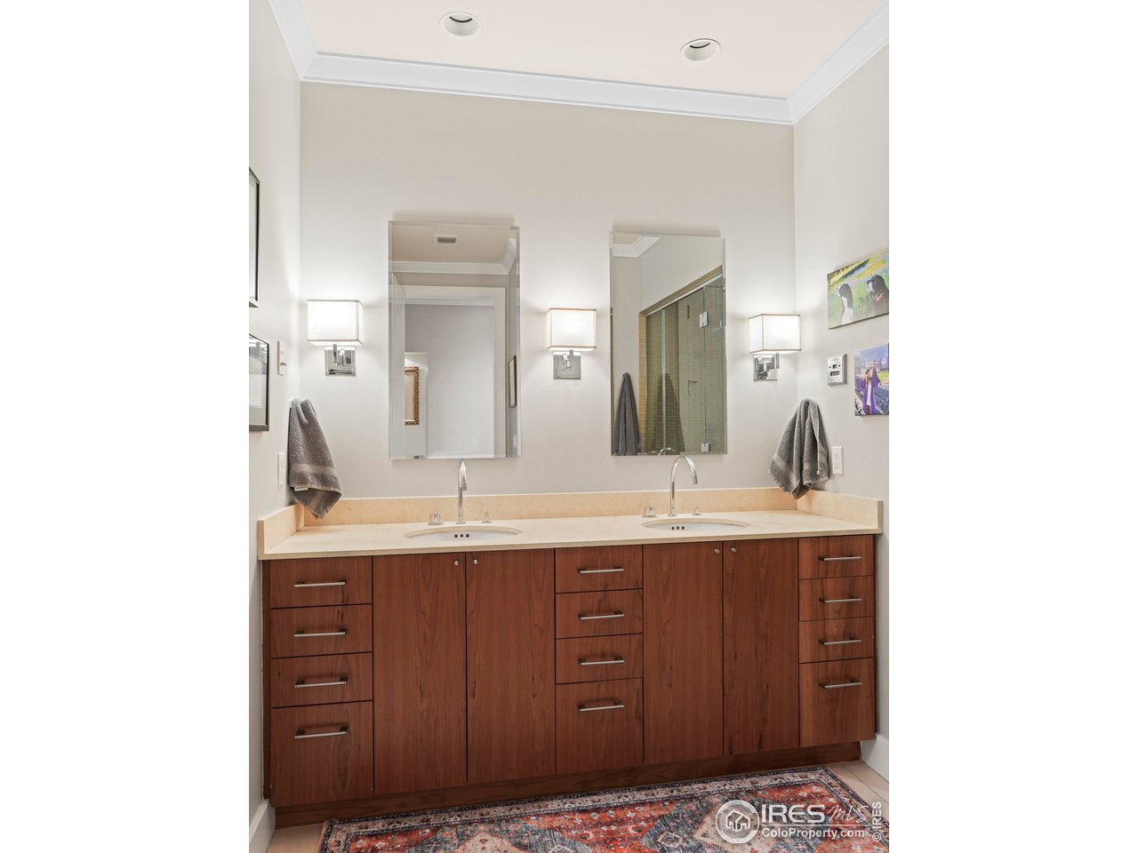 1155 Canyon Blvd 202