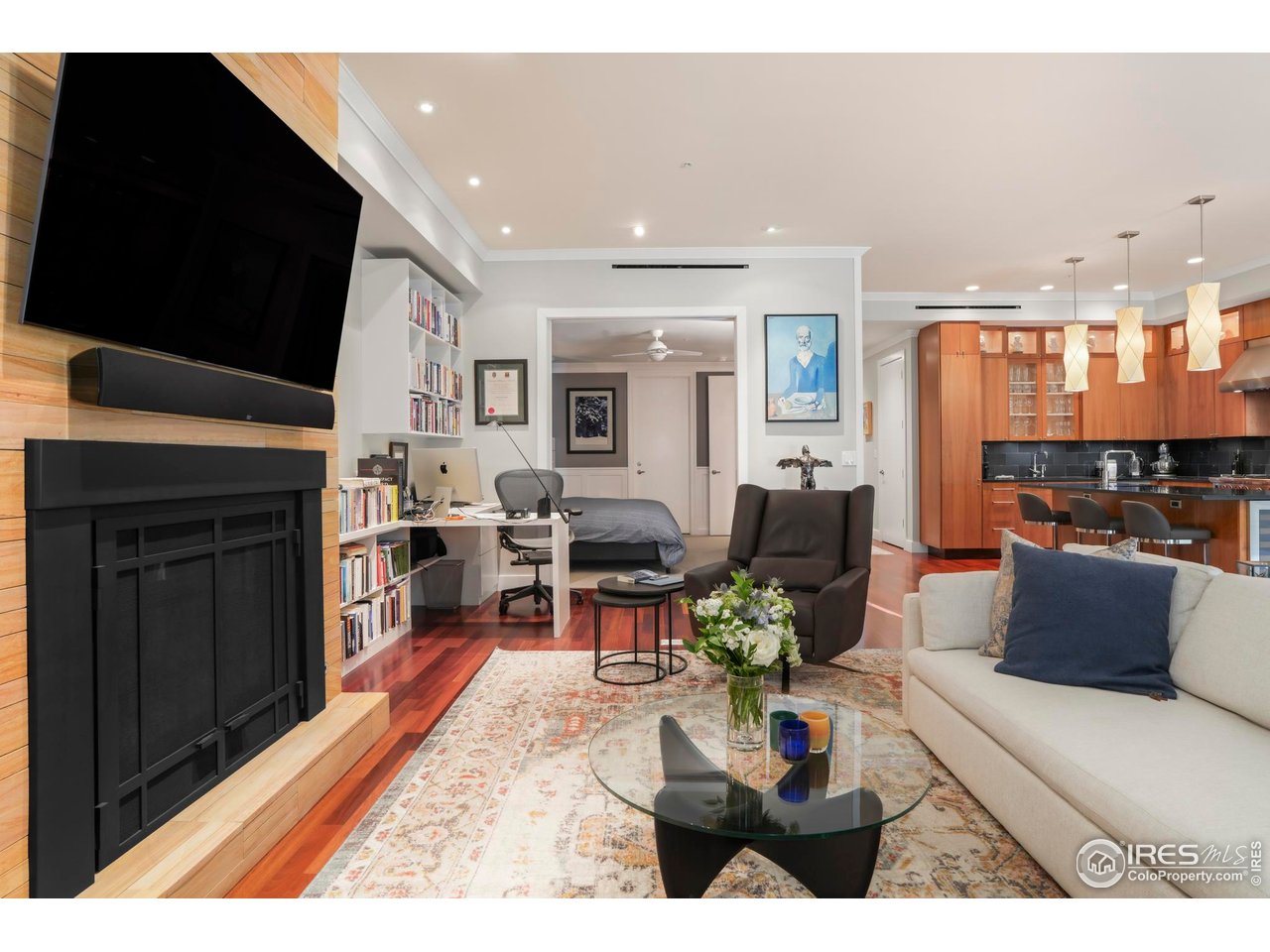 1155 Canyon Blvd 202