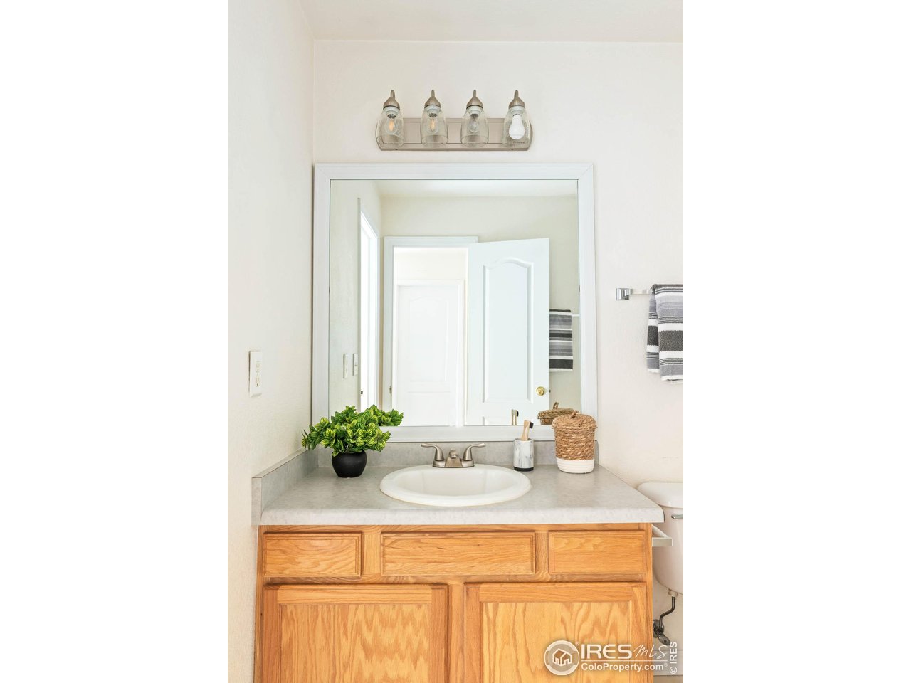 930 Button Rock Dr 76