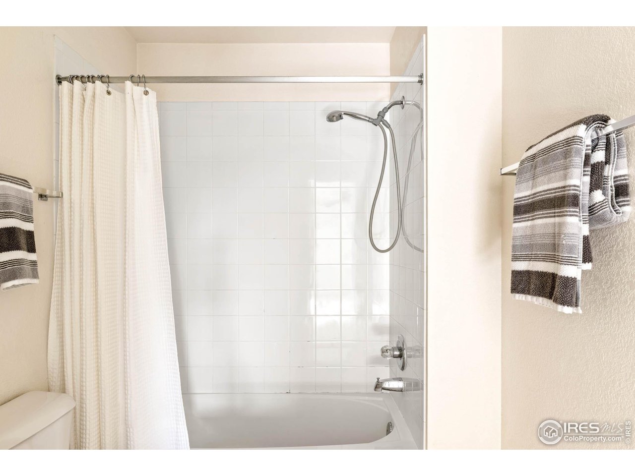 930 Button Rock Dr 76