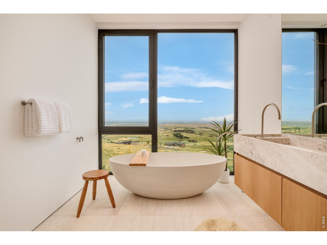 9631 Mountain Ridge Pl