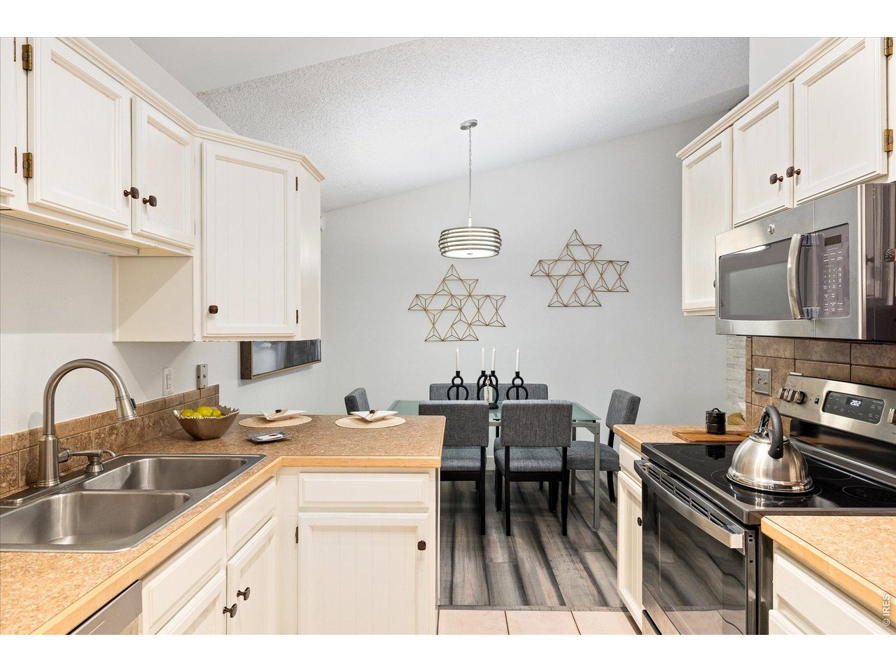 3823 Paseo Del Prado