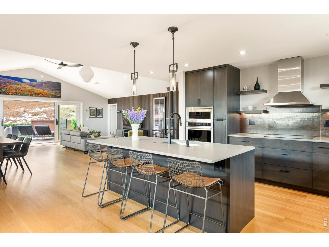 316 Pine Tree Ln