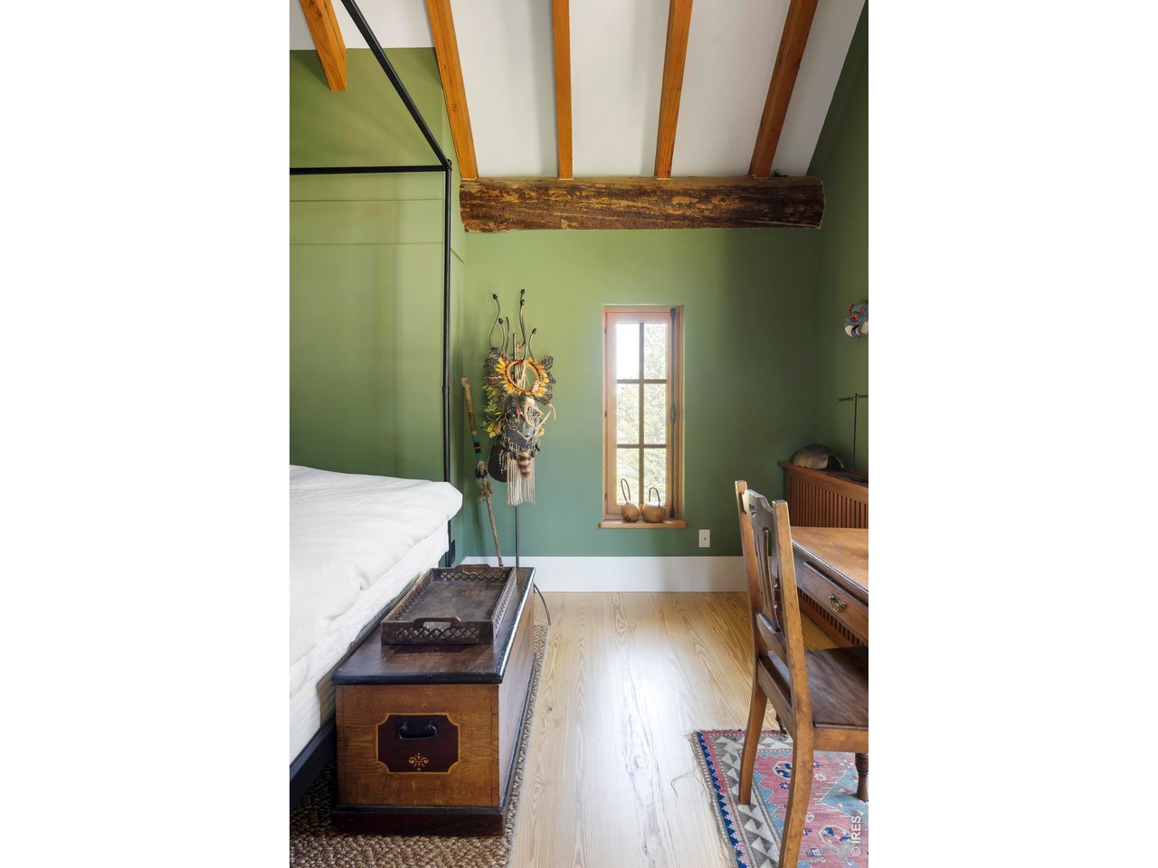 1050 Pine Gold Hill St