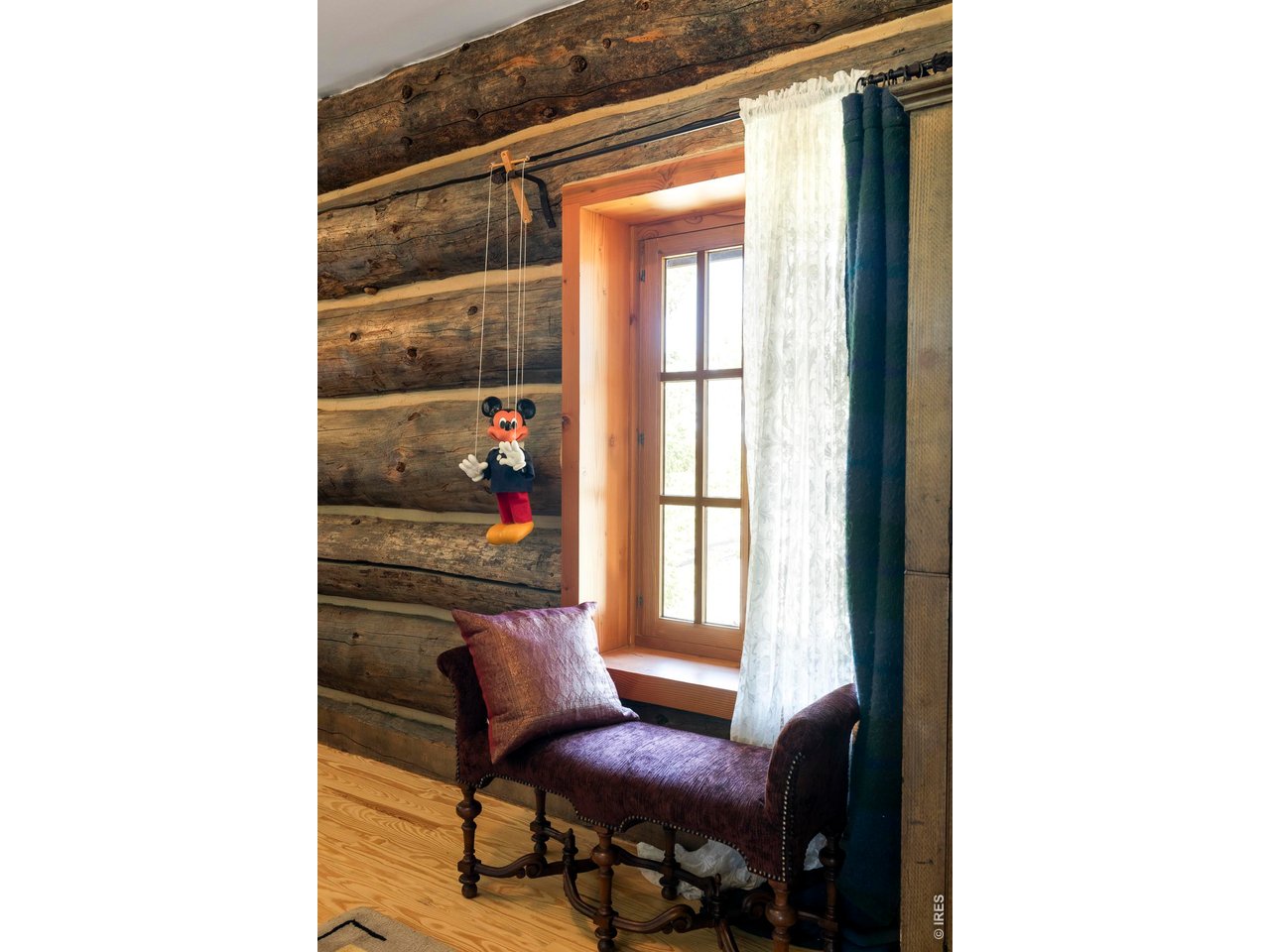 1050 Pine Gold Hill St