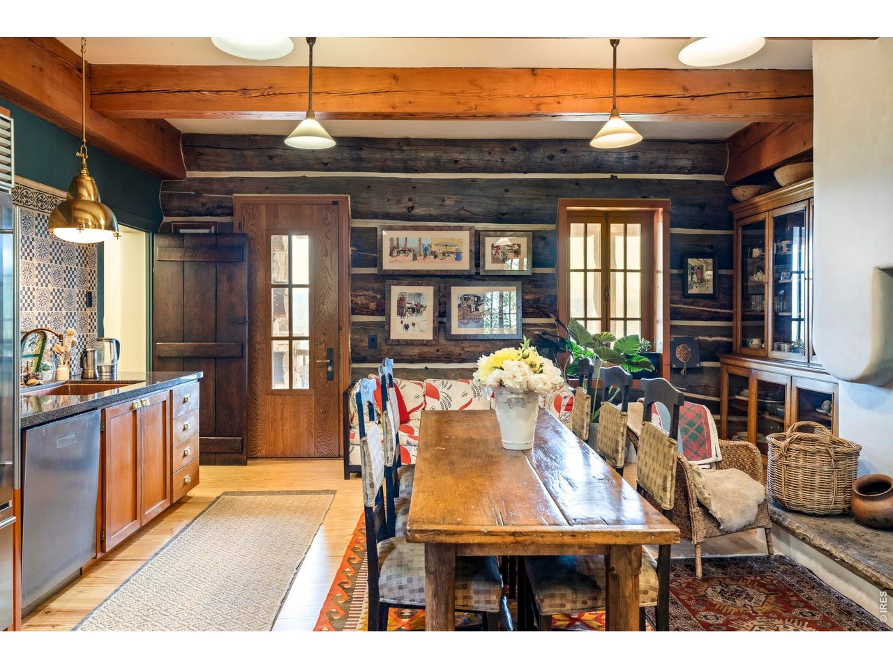 1050 Pine Gold Hill St