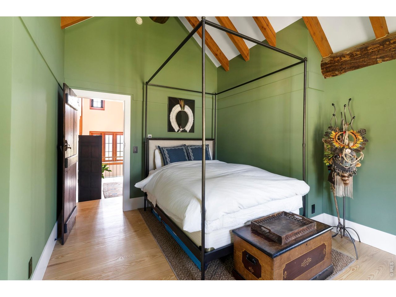 1050 Pine Gold Hill St