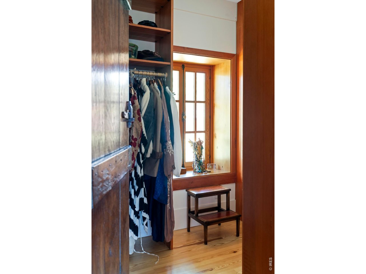 1050 Pine Gold Hill St