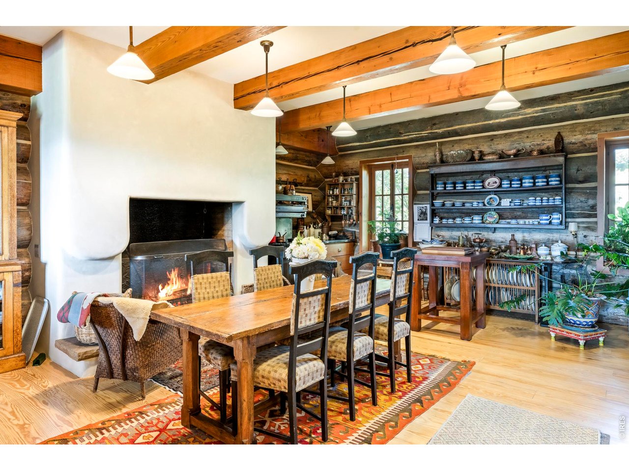 1050 Pine Gold Hill St