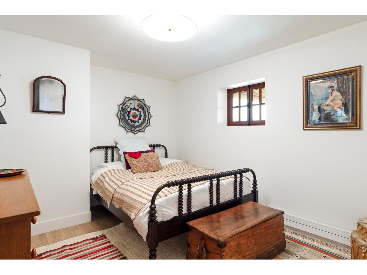 1050 Pine Gold Hill St