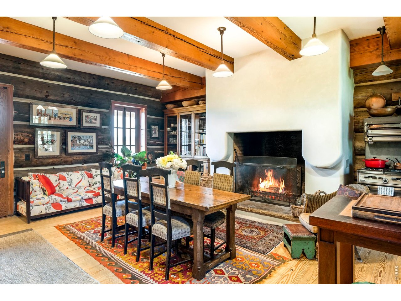 1050 Pine Gold Hill St