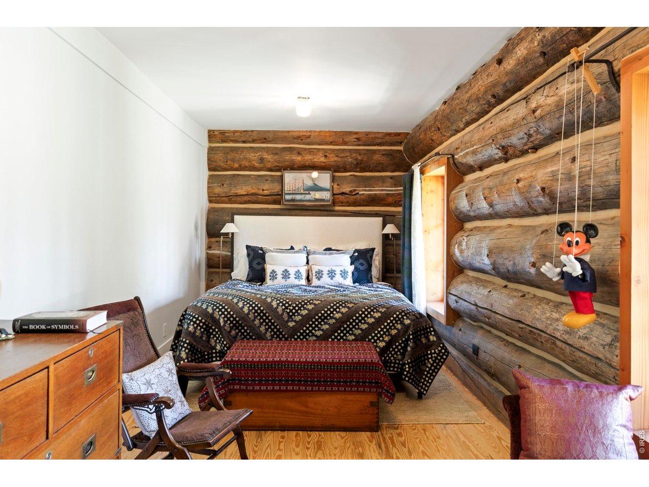 1050 Pine Gold Hill St